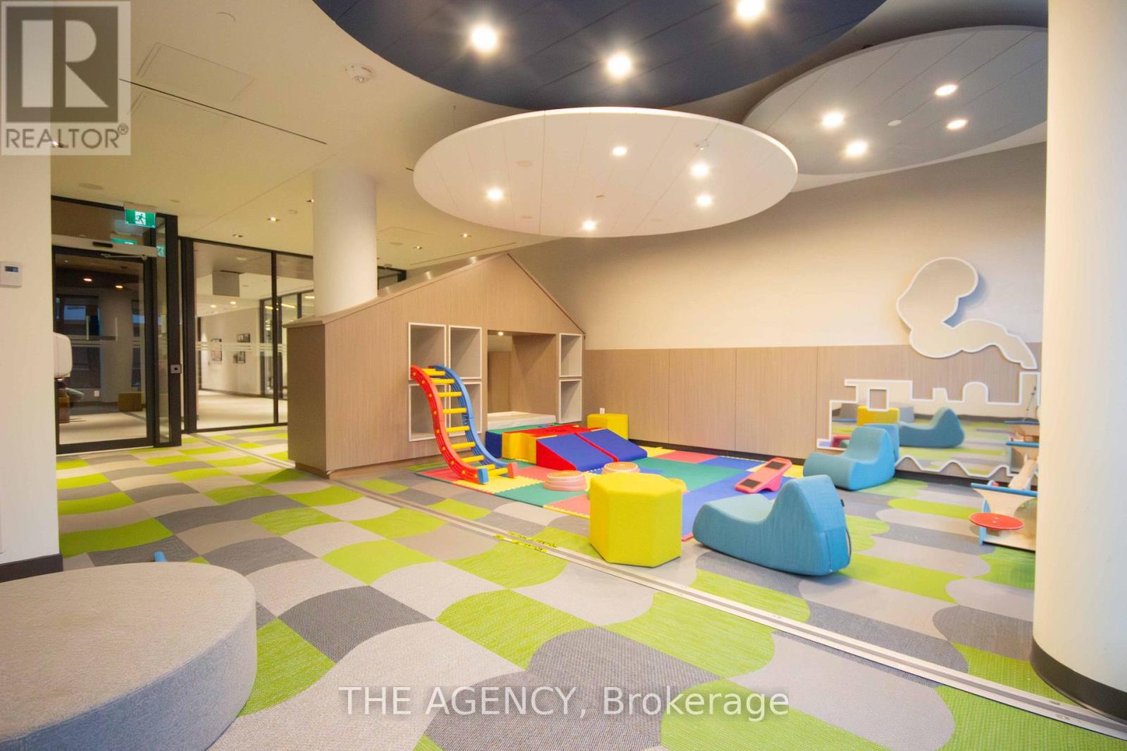 1702 - 225 Sumach Street, Toronto (regent Park), Ontario