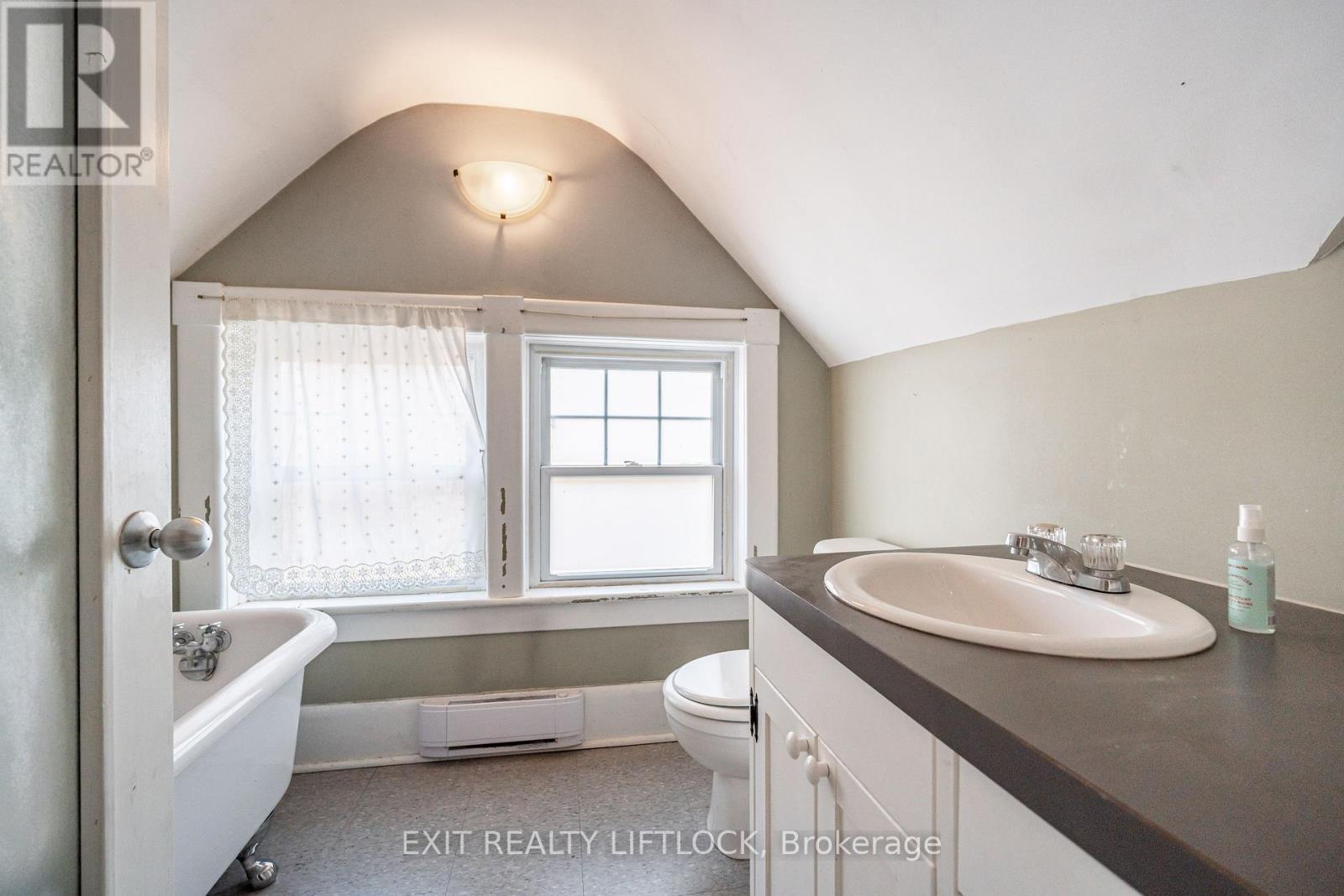 141 Hunter Street E, Peterborough (ashburnham Ward 4), Ontario