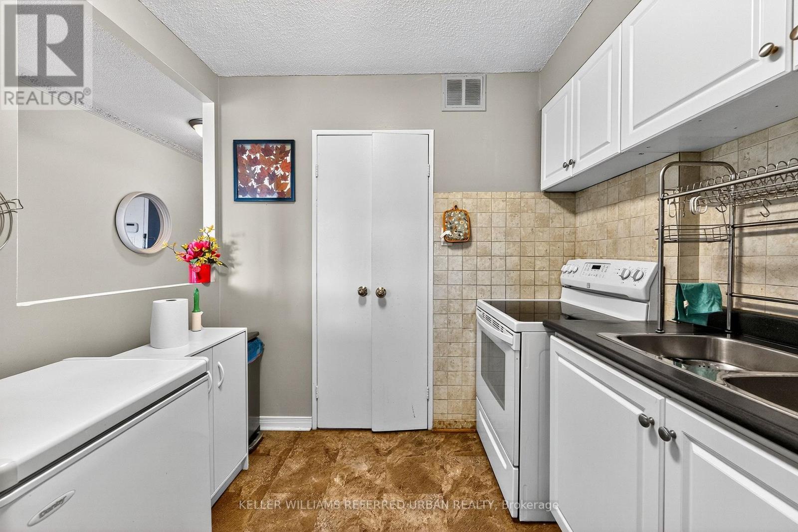 401 - 1881 Jane Street, Toronto (rustic), Ontario