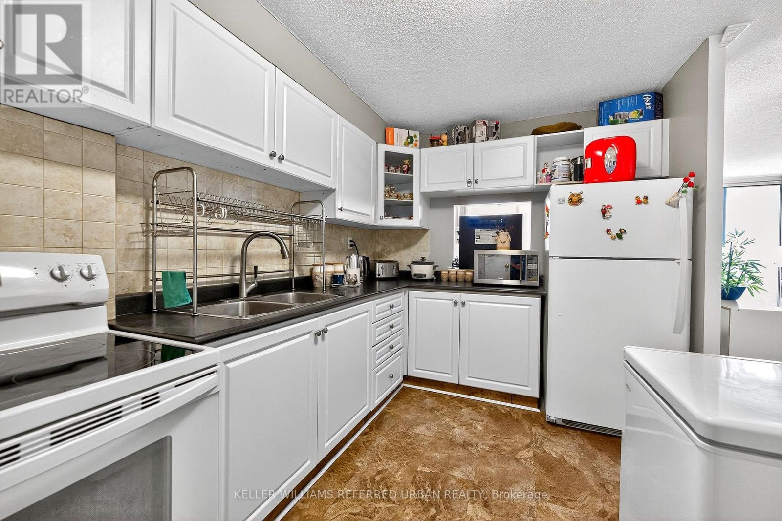 401 - 1881 Jane Street, Toronto (rustic), Ontario