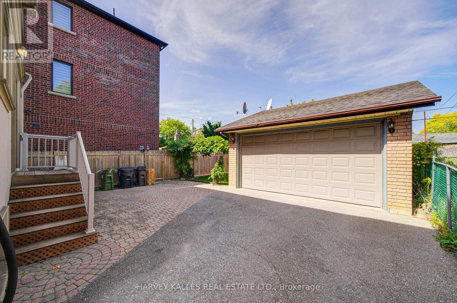1006 Briar Hill Avenue, Toronto (briar Hill-belgravia), Ontario