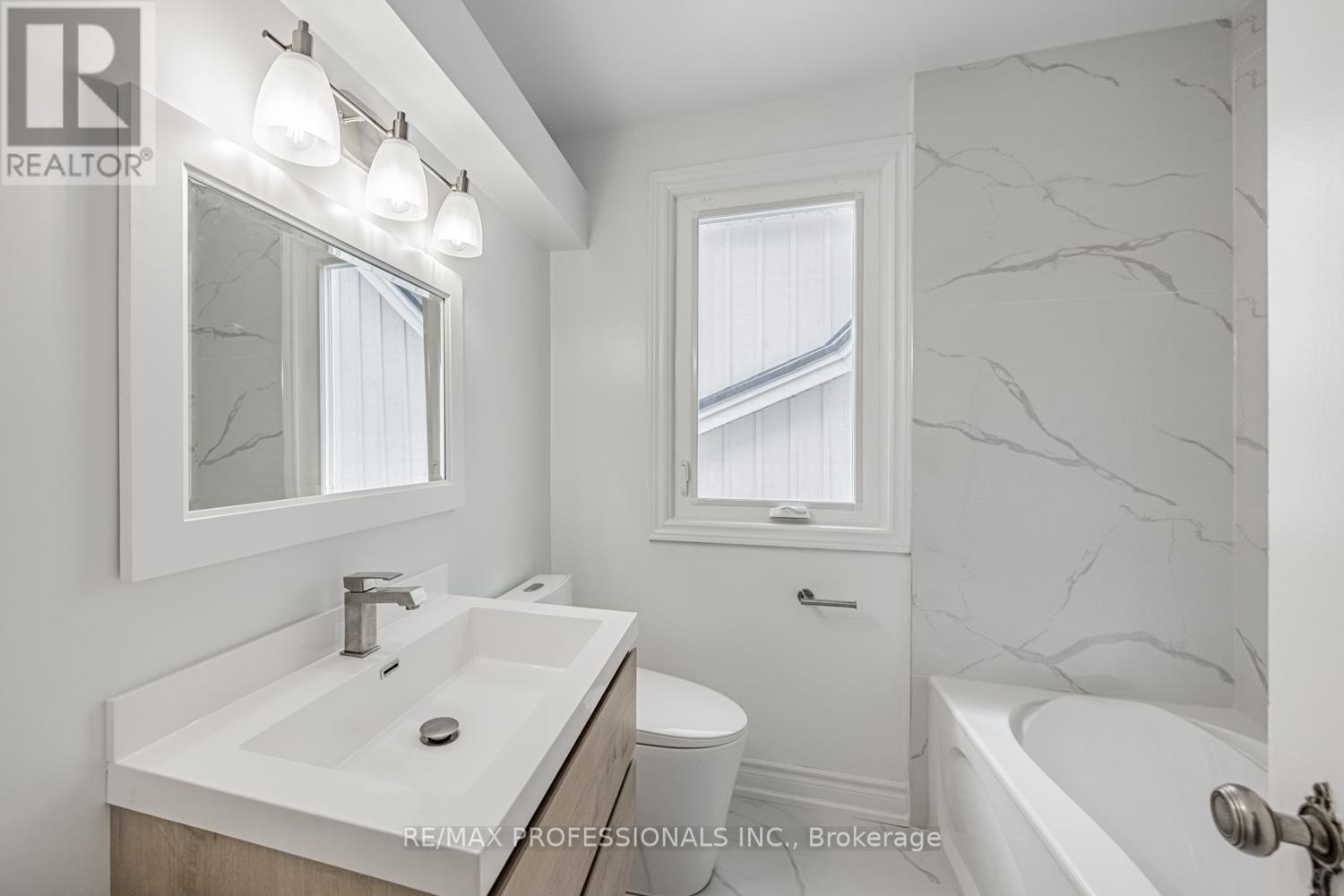 228 The Kingsway, Toronto (edenbridge-humber Valley), Ontario