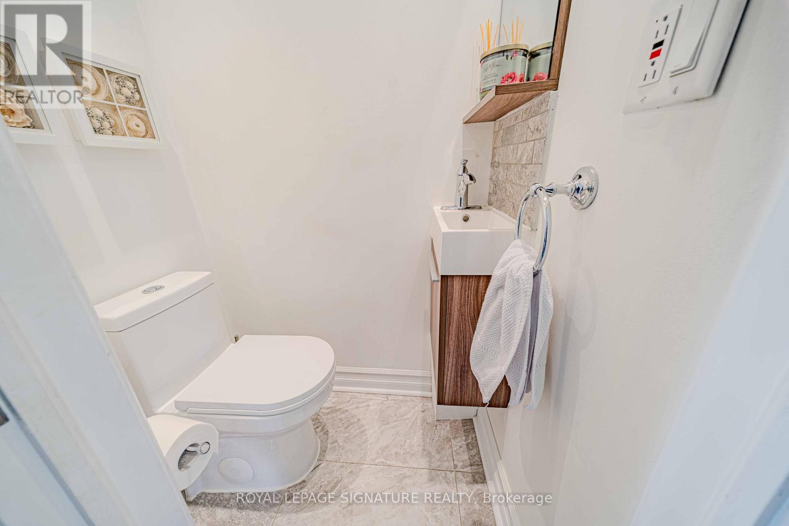 2 Summertime Court, Brampton (heart Lake West), Ontario