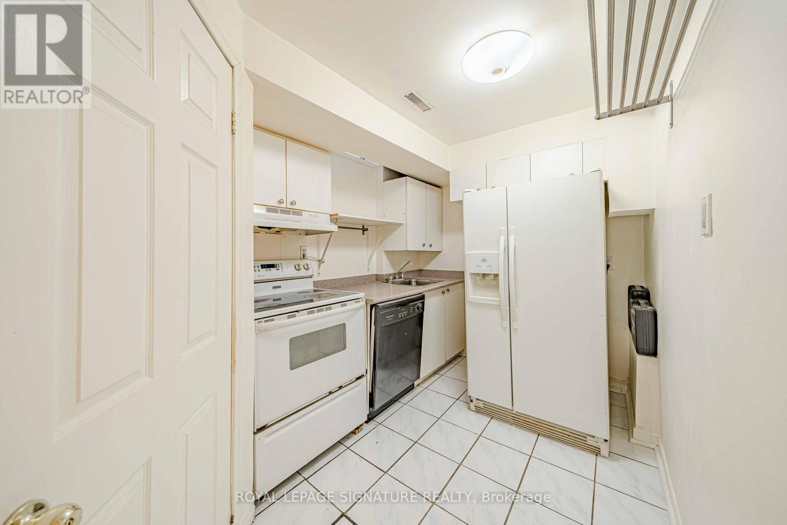 2 Summertime Court, Brampton (heart Lake West), Ontario