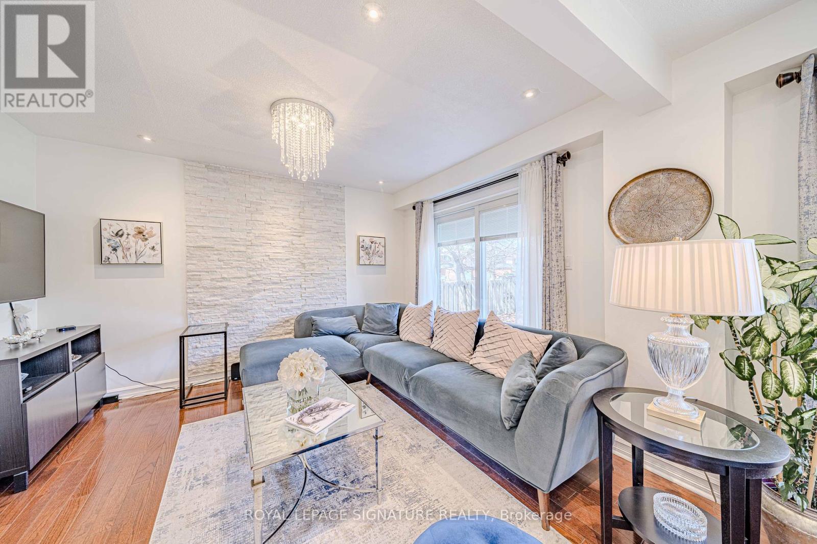 2 Summertime Court, Brampton (heart Lake West), Ontario