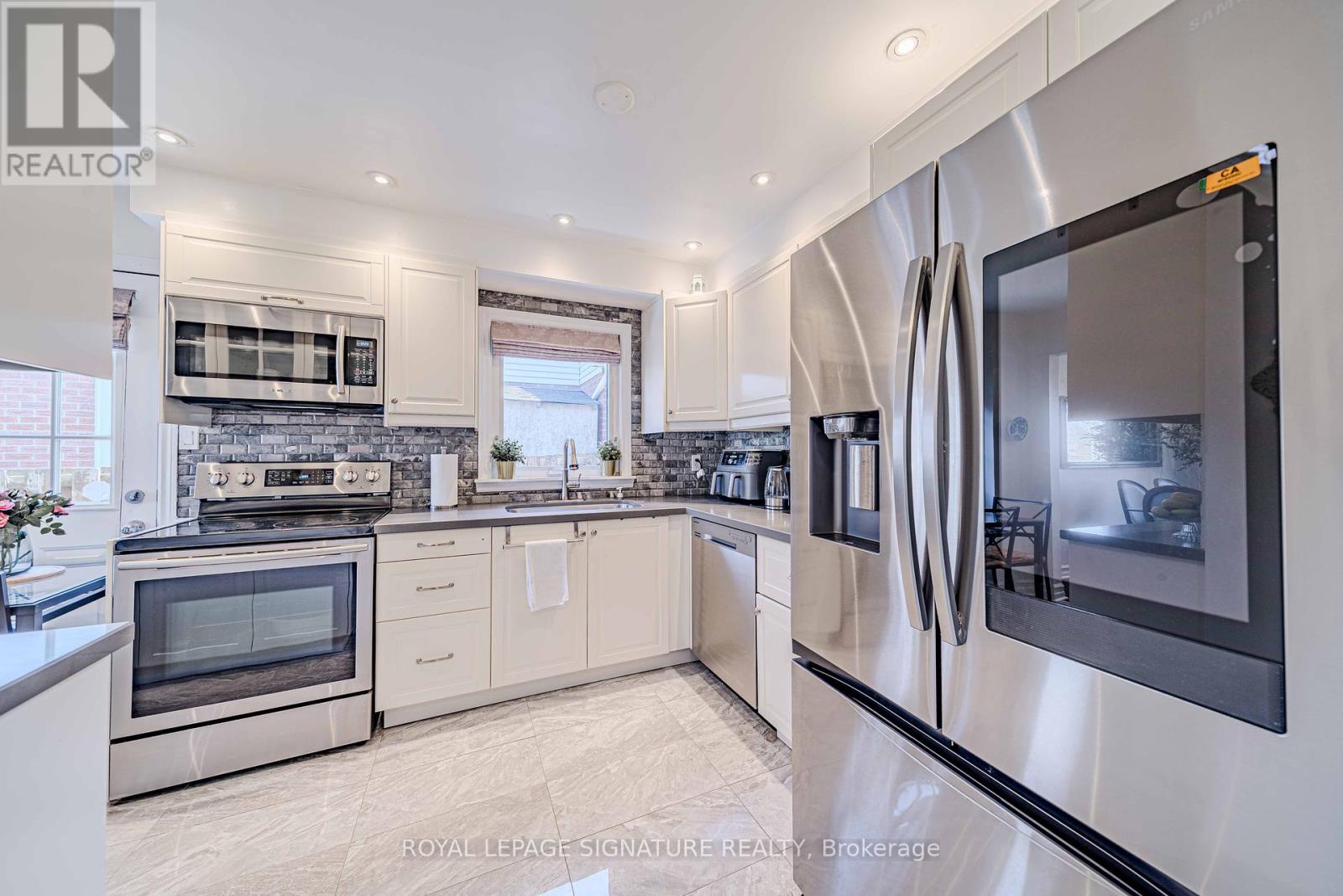 2 Summertime Court, Brampton (heart Lake West), Ontario