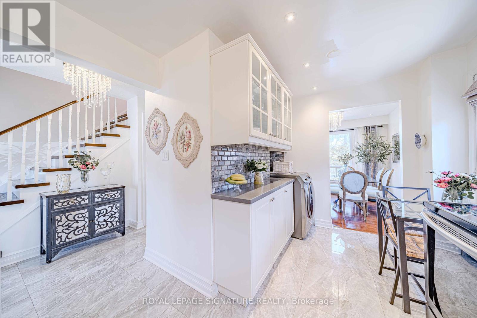 2 Summertime Court, Brampton (heart Lake West), Ontario