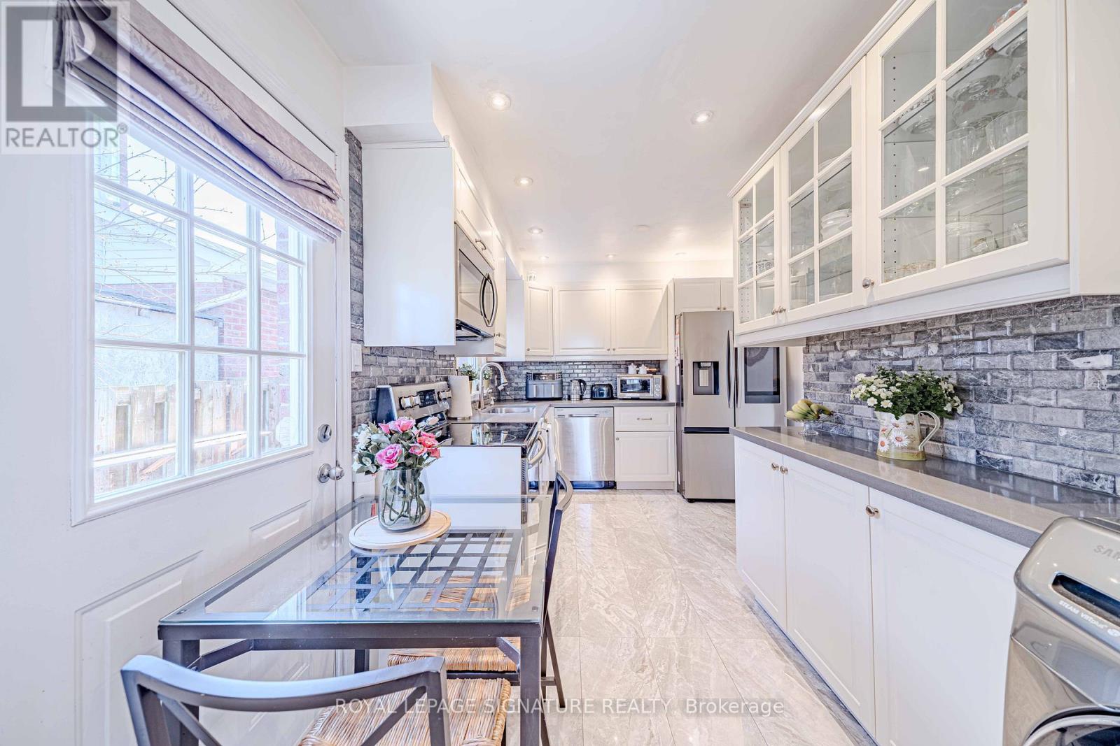 2 Summertime Court, Brampton (heart Lake West), Ontario