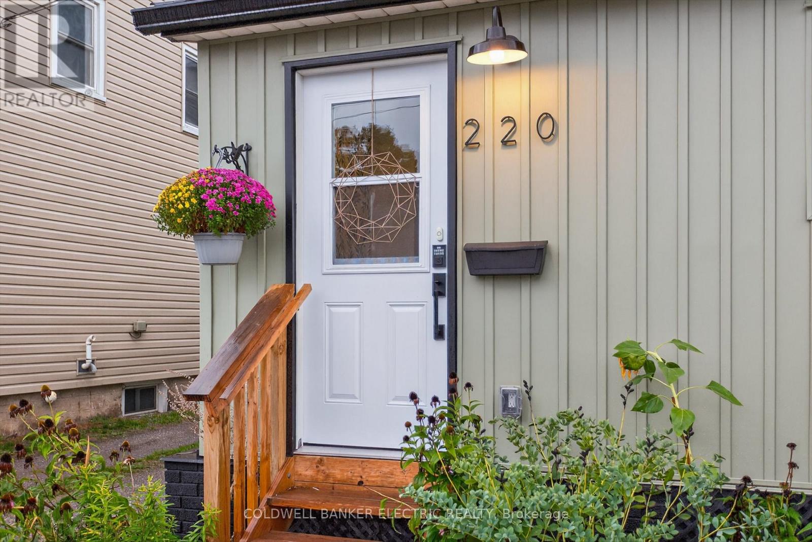 220 Rogers Street, Peterborough (ashburnham Ward 4), Ontario