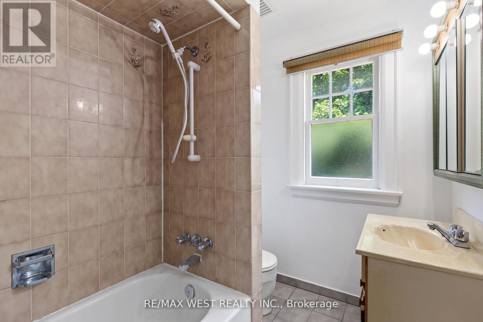 2317 Weston Road, Toronto (weston), Ontario