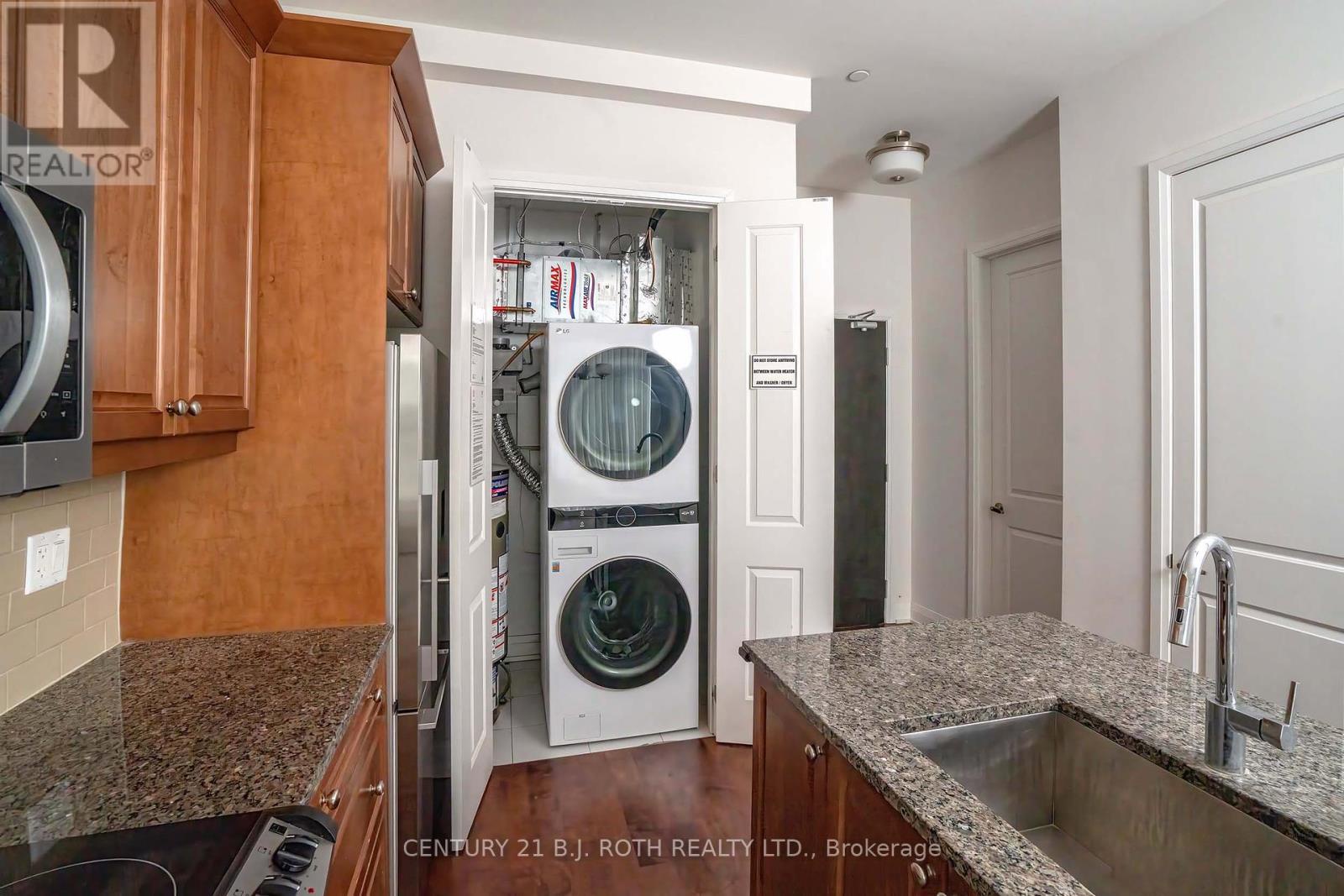 313 - 15277 Yonge Street S, Aurora (aurora Village), Ontario