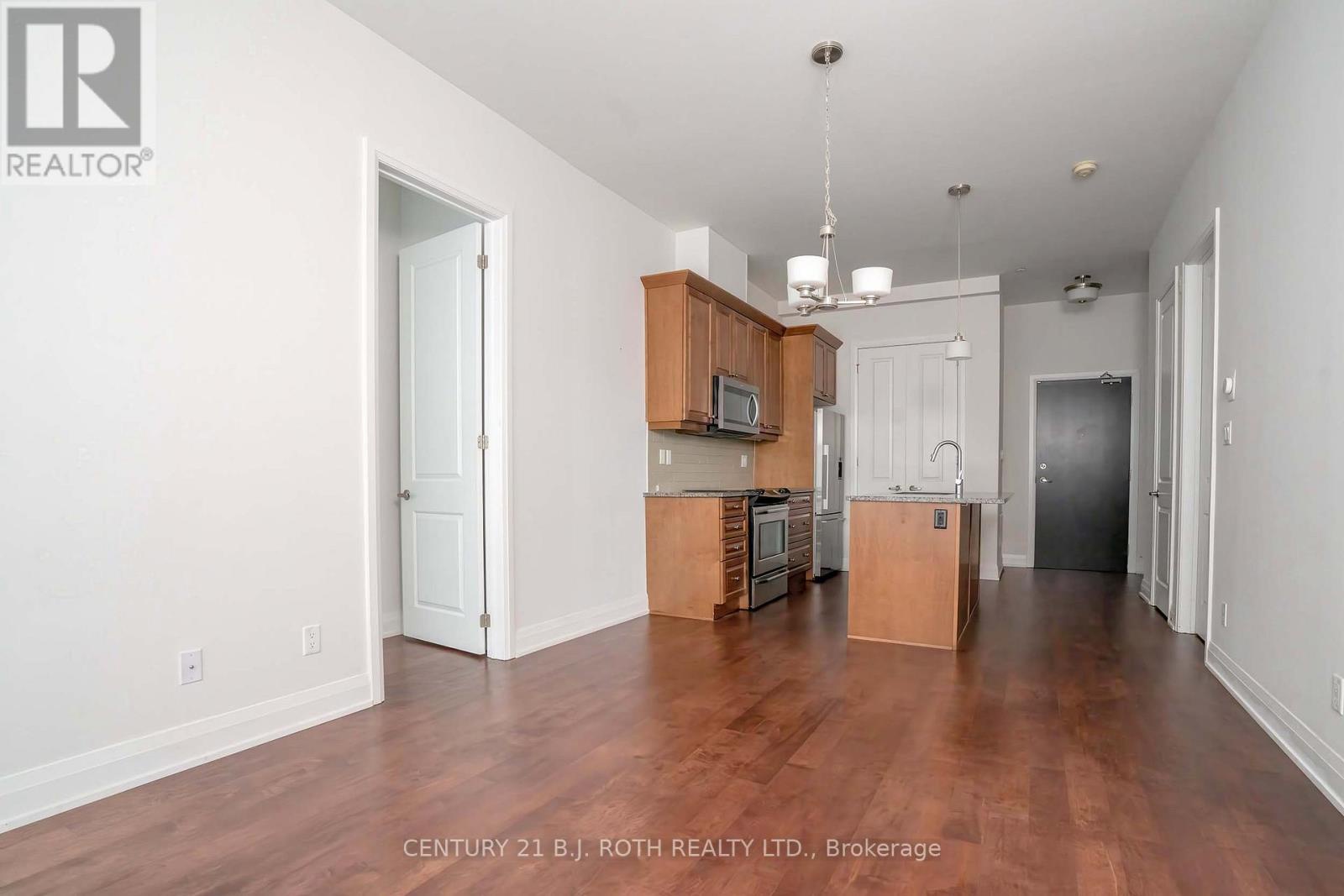 313 - 15277 Yonge Street S, Aurora (aurora Village), Ontario