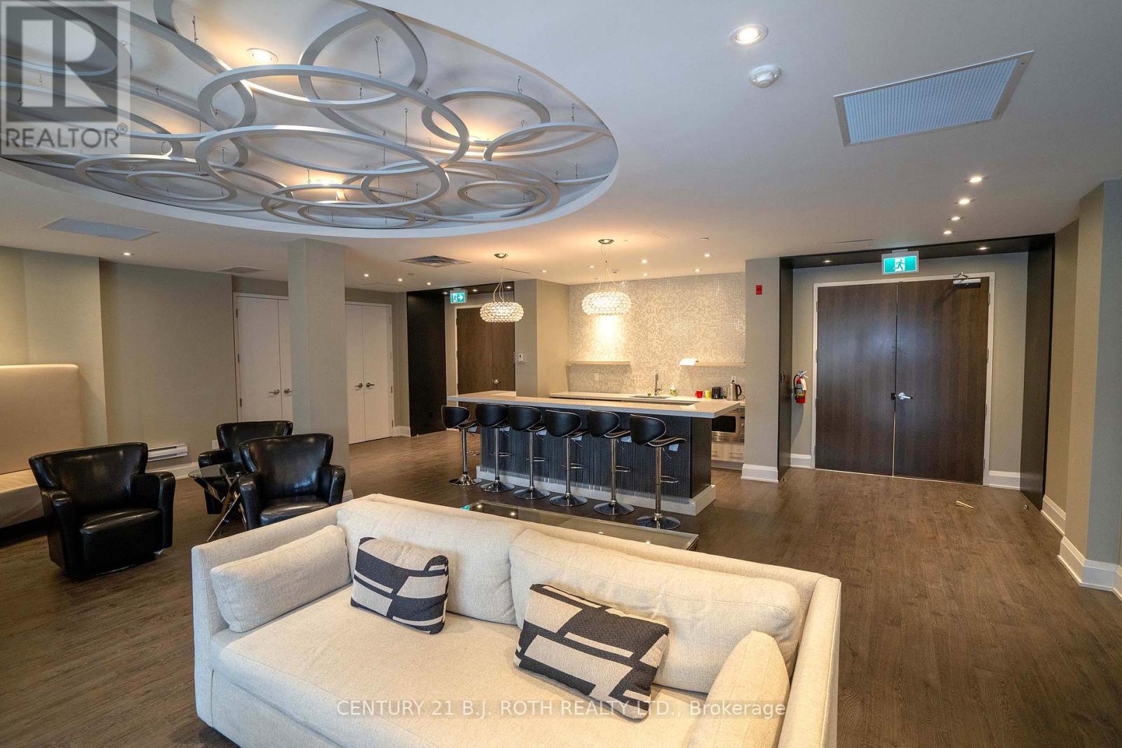 313 - 15277 Yonge Street S, Aurora (aurora Village), Ontario