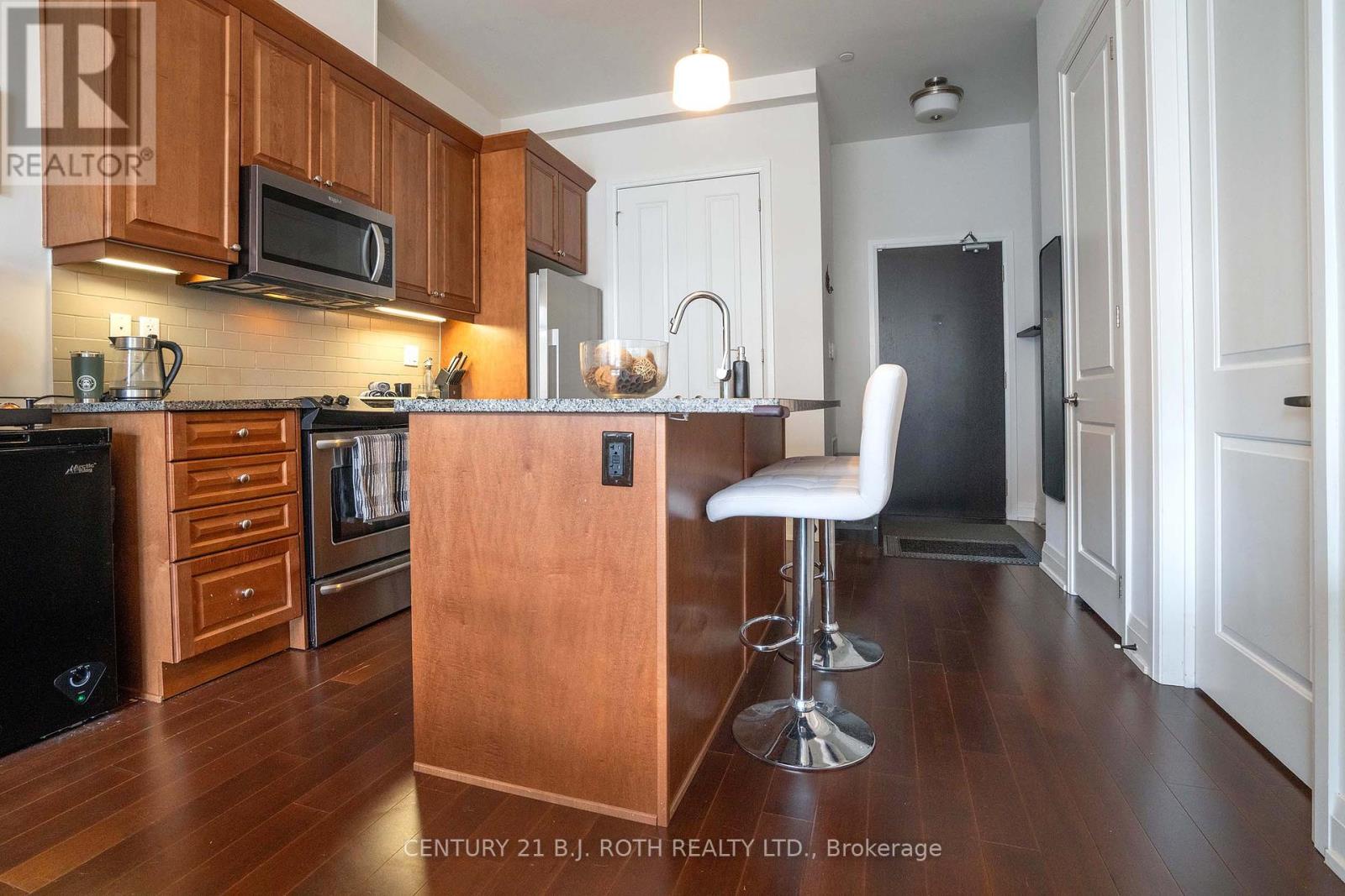 313 - 15277 Yonge Street S, Aurora (aurora Village), Ontario