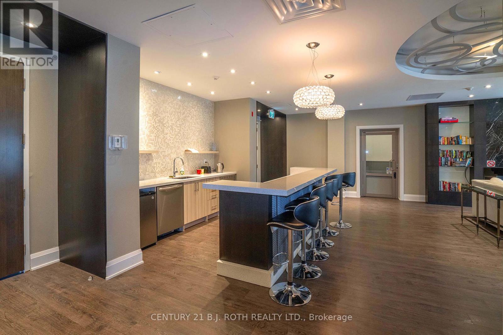 313 - 15277 Yonge Street S, Aurora (aurora Village), Ontario