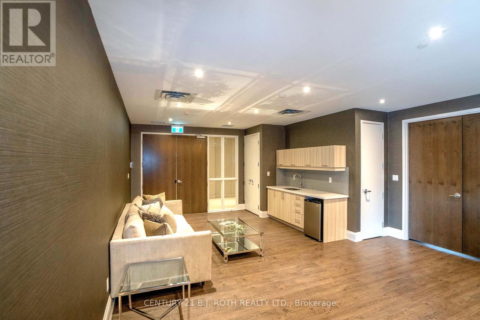 313 - 15277 Yonge Street S, Aurora (aurora Village), Ontario