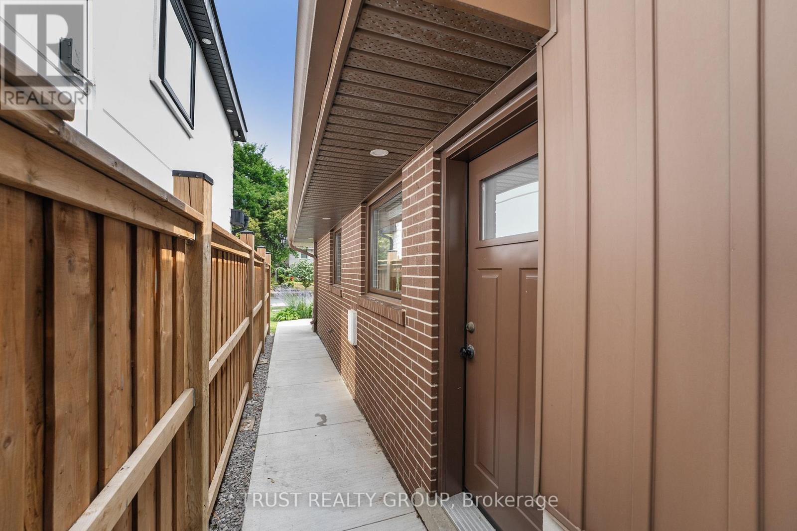 18 Deanecrest Road, Toronto (eringate-centennial-west Deane), Ontario