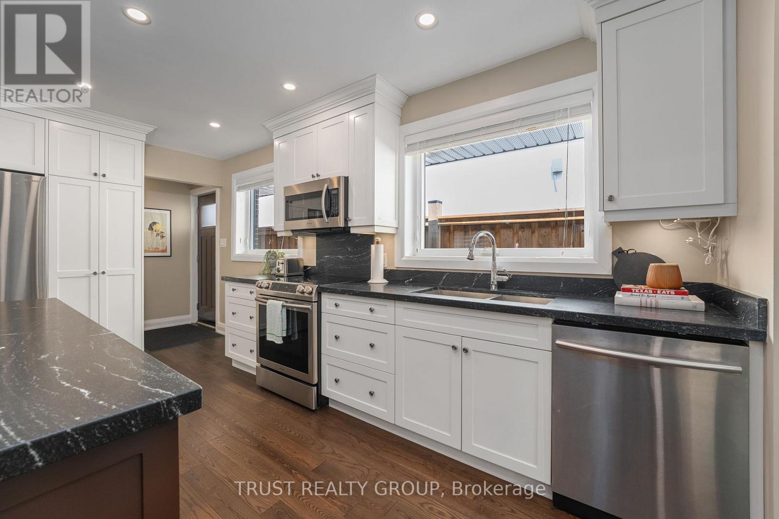 18 Deanecrest Road, Toronto (eringate-centennial-west Deane), Ontario