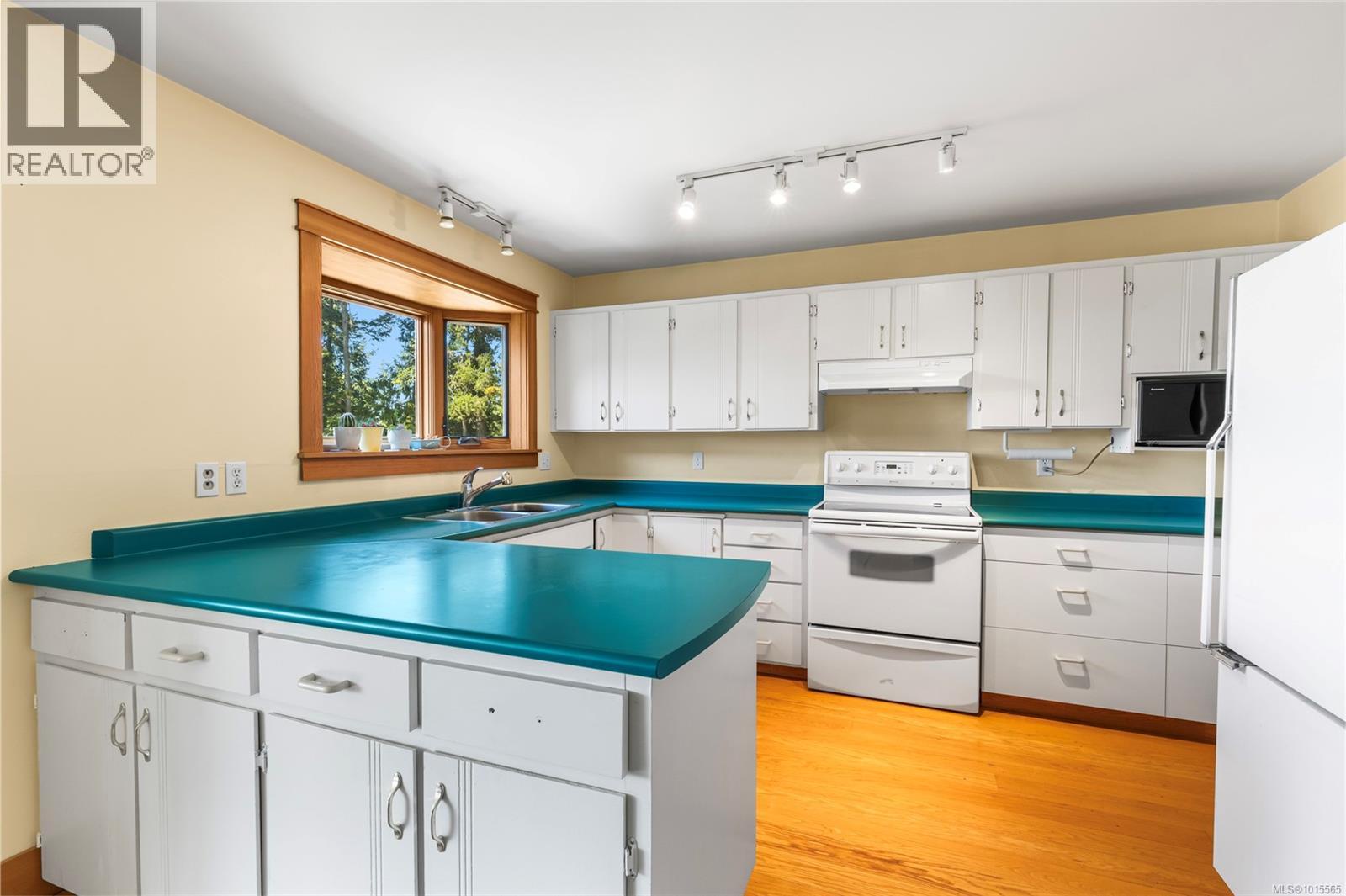 3705 Signal Hill Rd, Pender Island, British Columbia