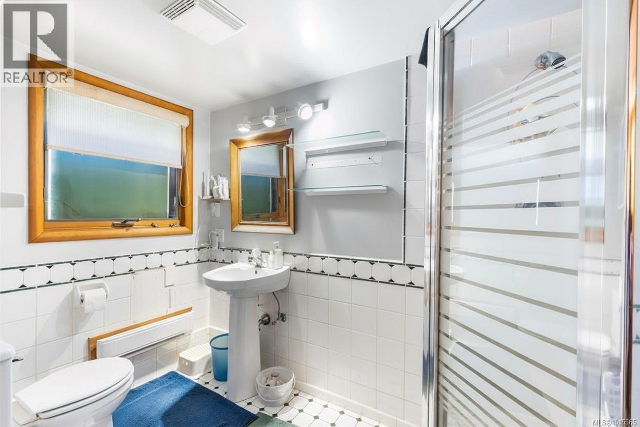 3705 Signal Hill Rd, Pender Island, British Columbia