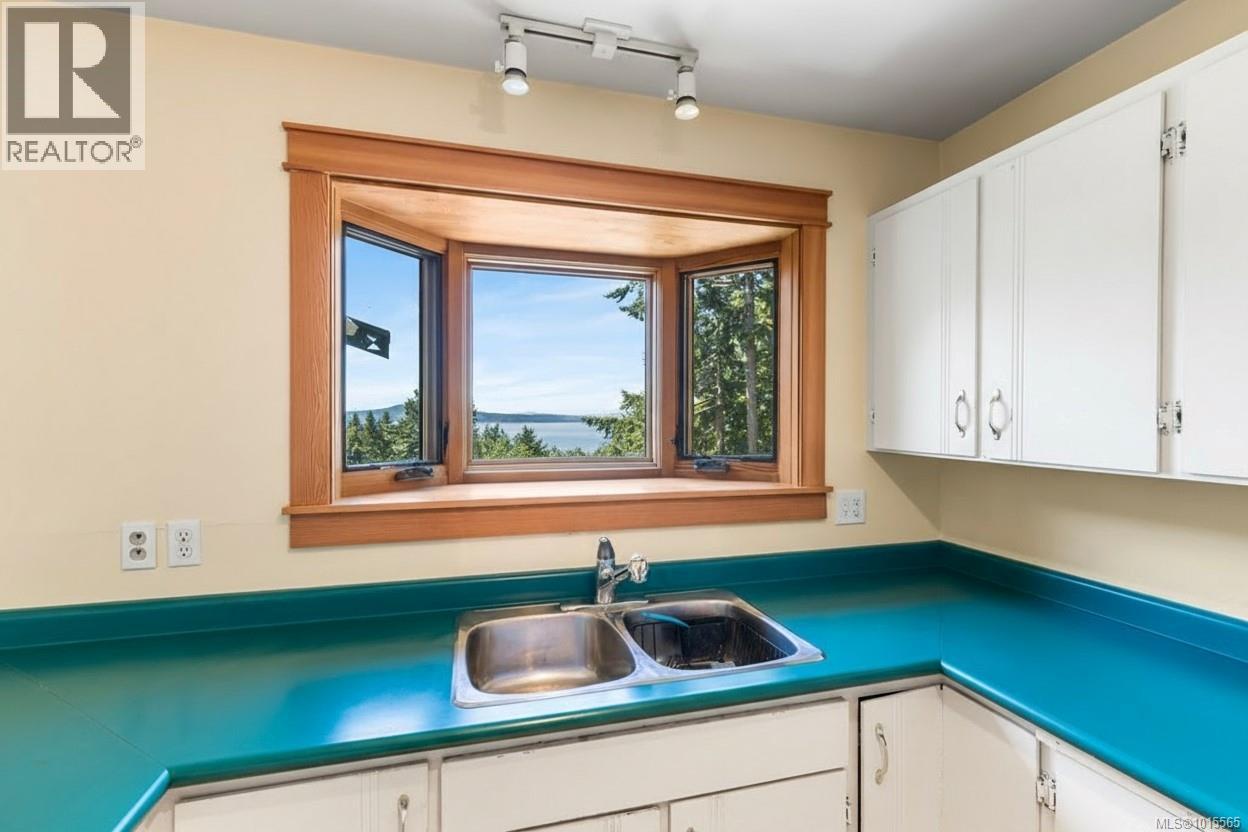 3705 Signal Hill Rd, Pender Island, British Columbia