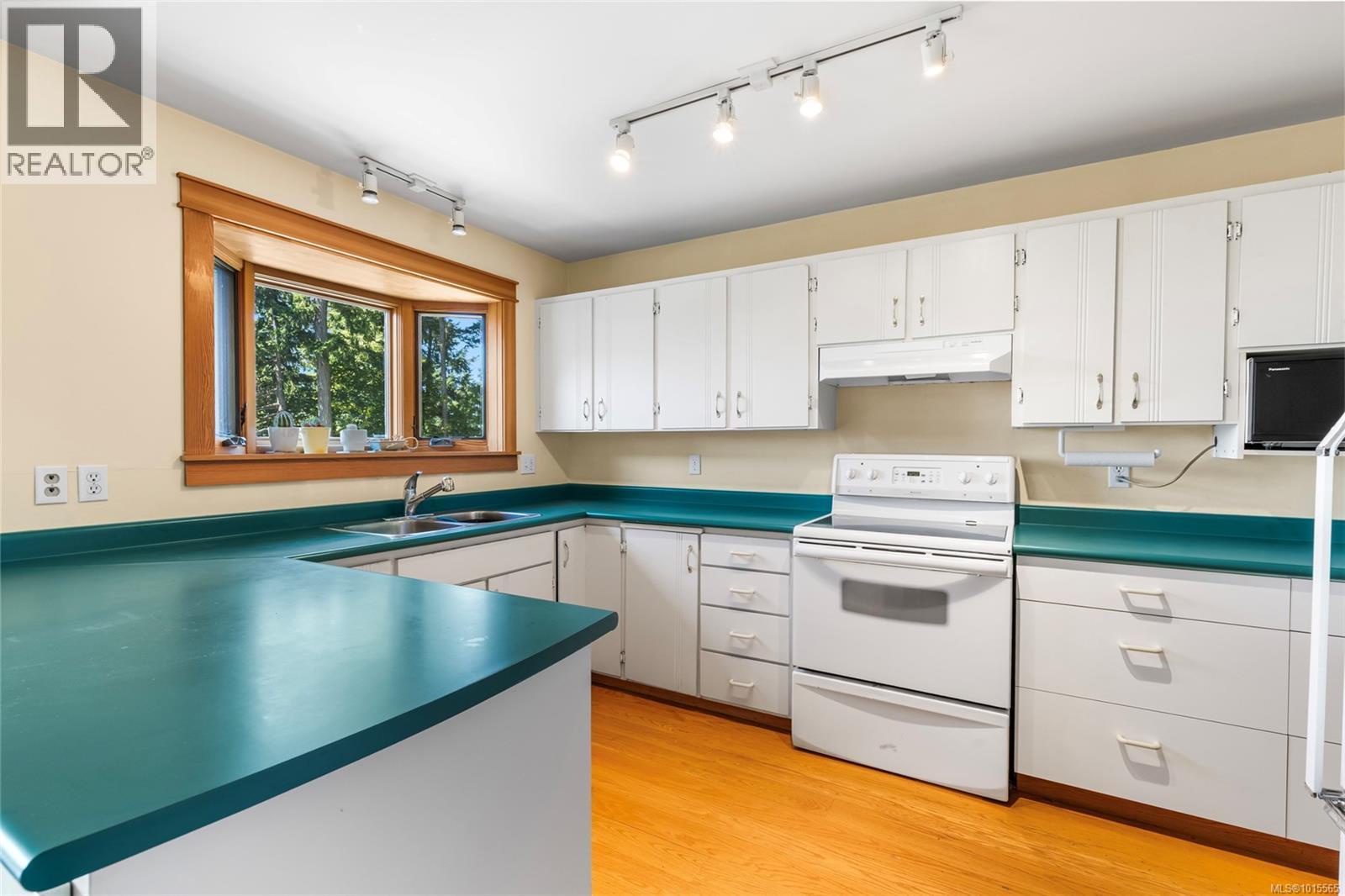 3705 Signal Hill Rd, Pender Island, British Columbia