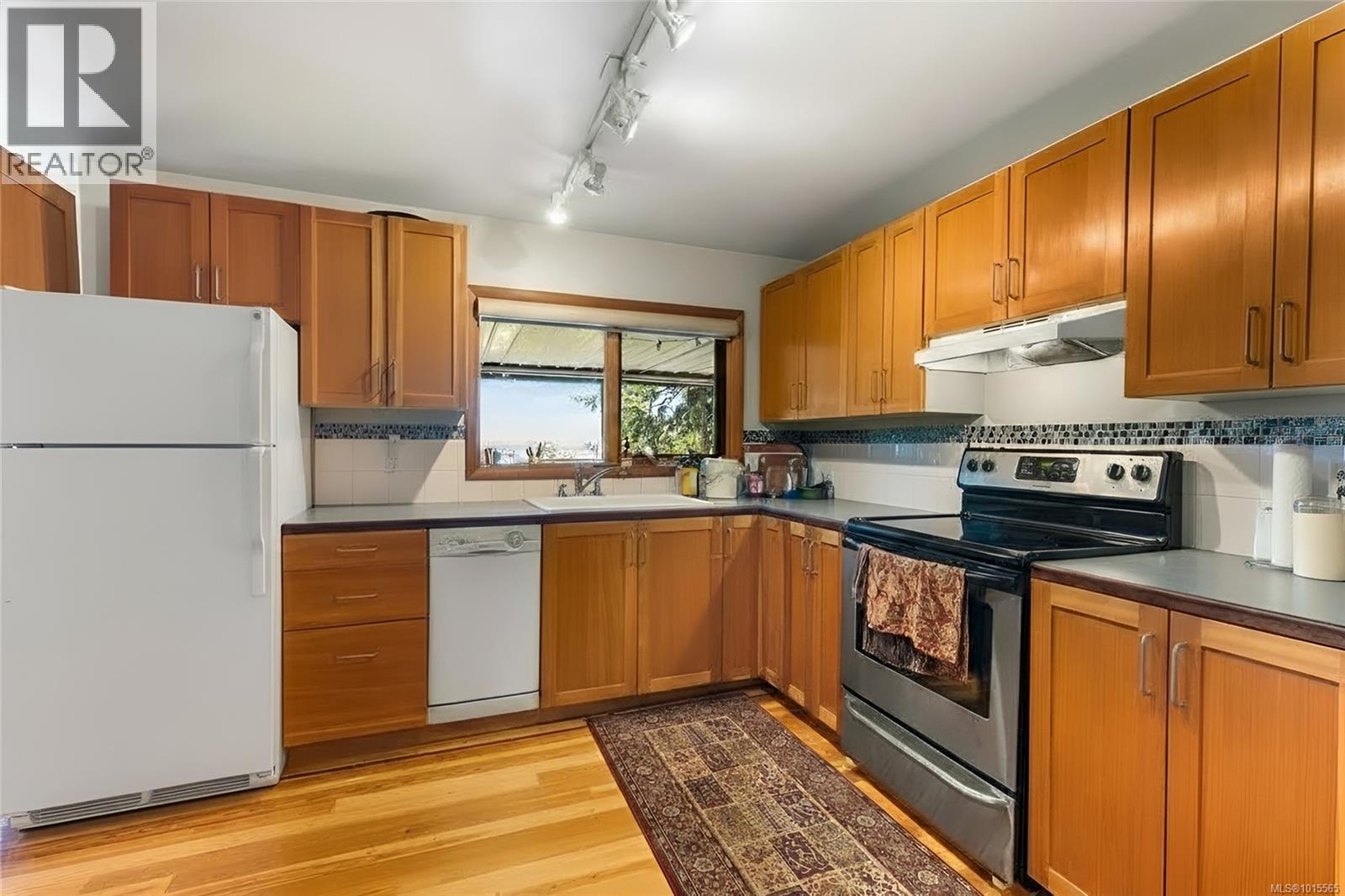 3705 Signal Hill Rd, Pender Island, British Columbia