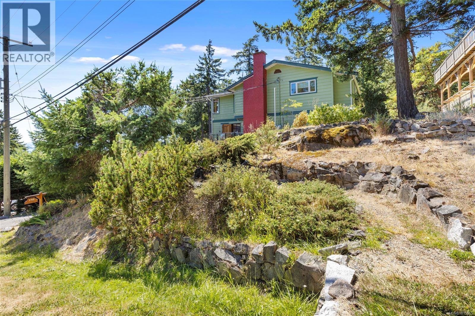 3705 Signal Hill Rd, Pender Island, British Columbia