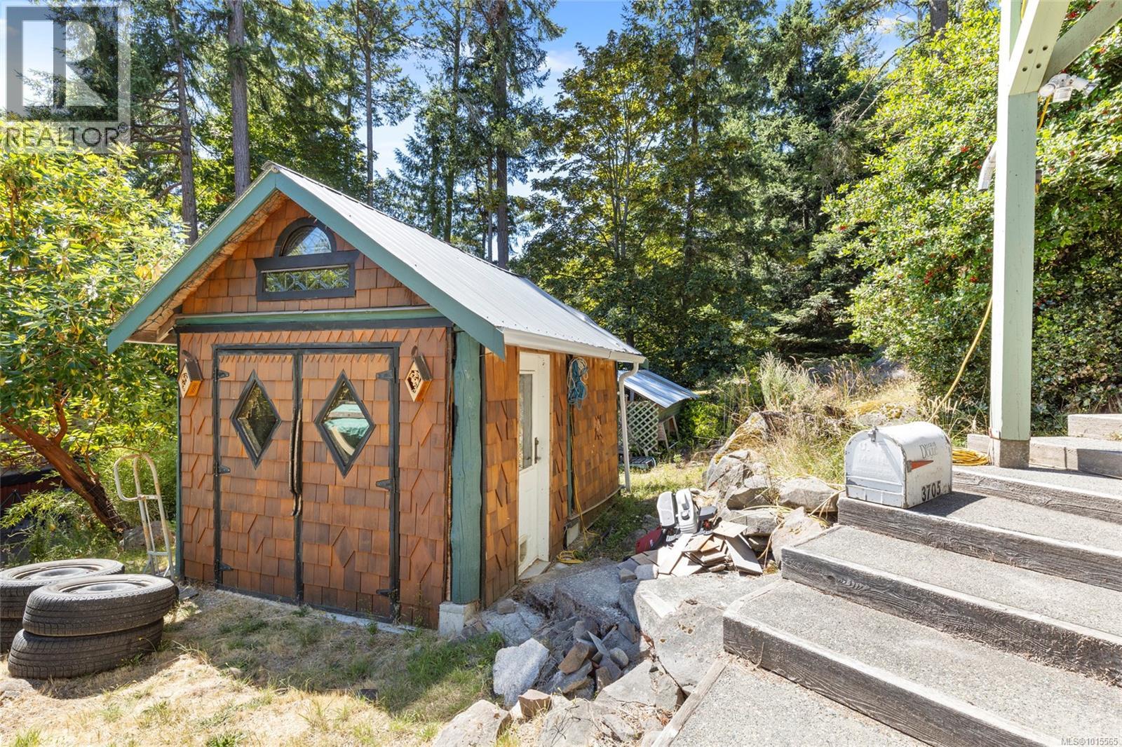 3705 Signal Hill Rd, Pender Island, British Columbia