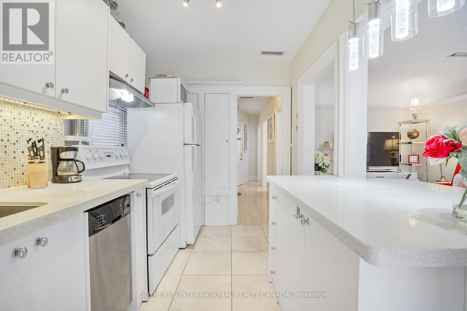 12 Belsize Drive, Toronto (mount Pleasant West), Ontario