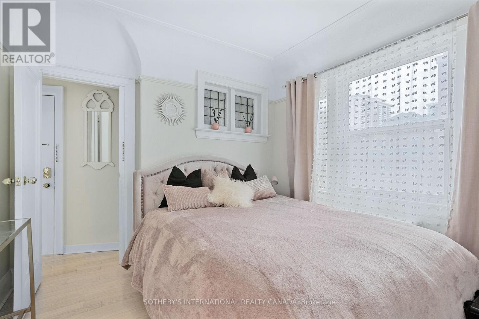 12 Belsize Drive, Toronto (mount Pleasant West), Ontario