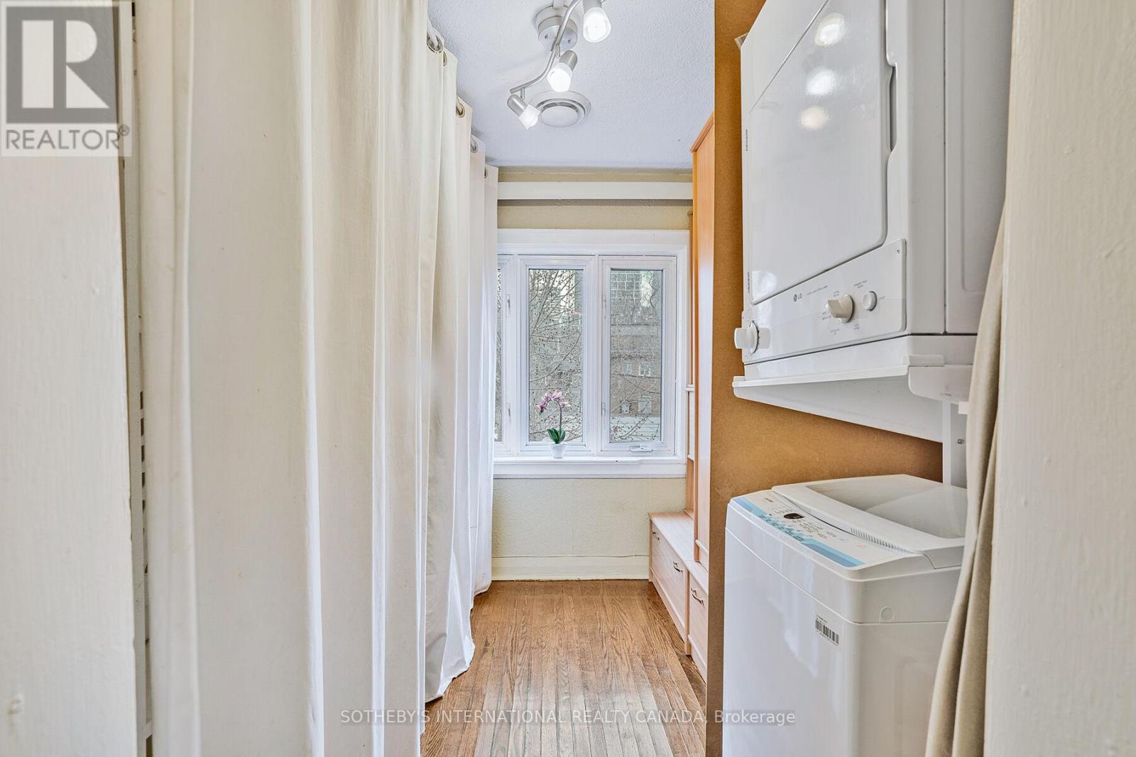 12 Belsize Drive, Toronto (mount Pleasant West), Ontario