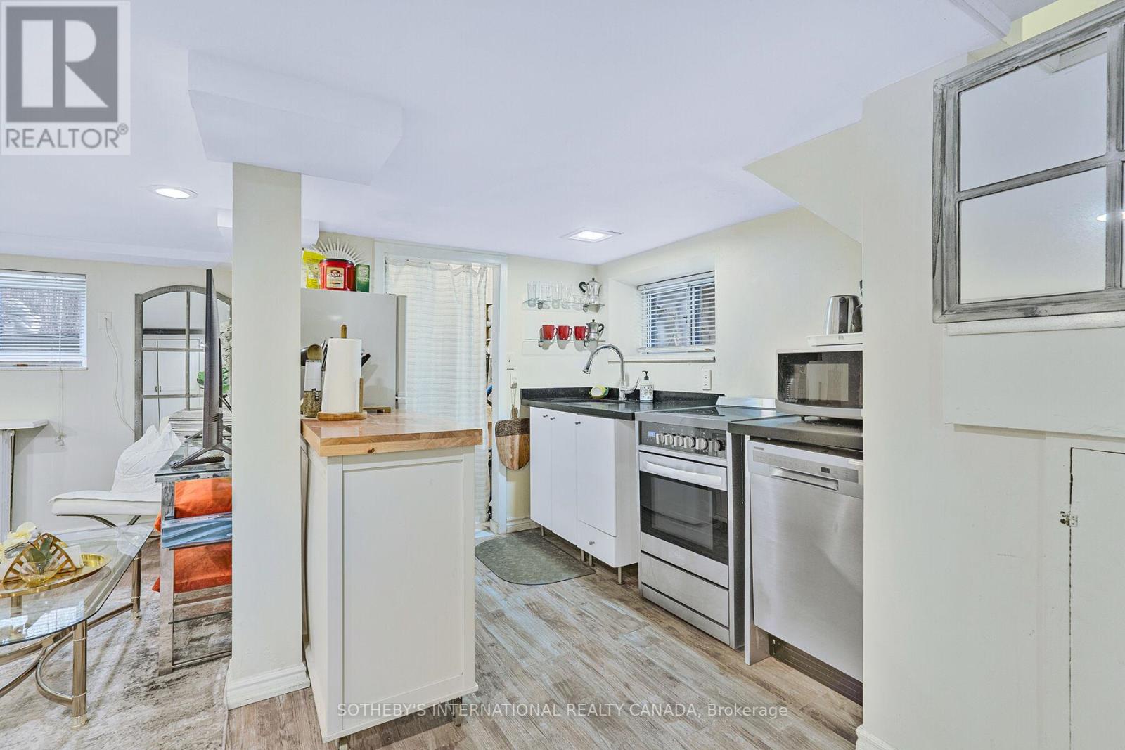 12 Belsize Drive, Toronto (mount Pleasant West), Ontario