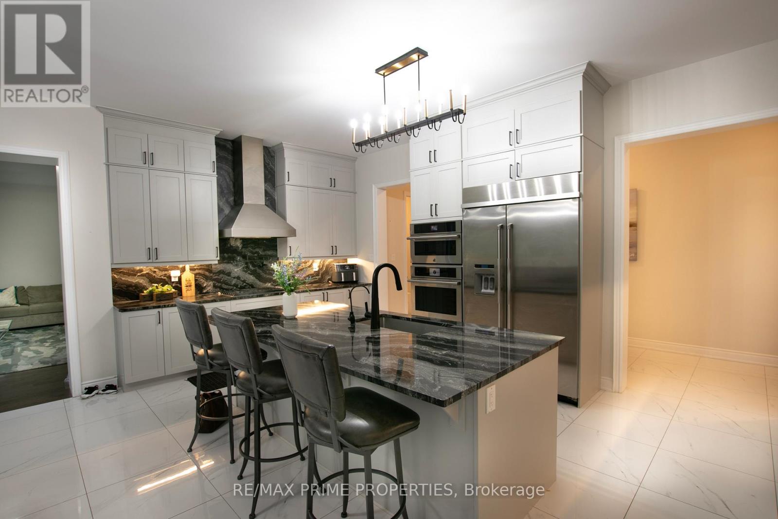 65 Redmond Crescent, Springwater (centre Vespra), Ontario