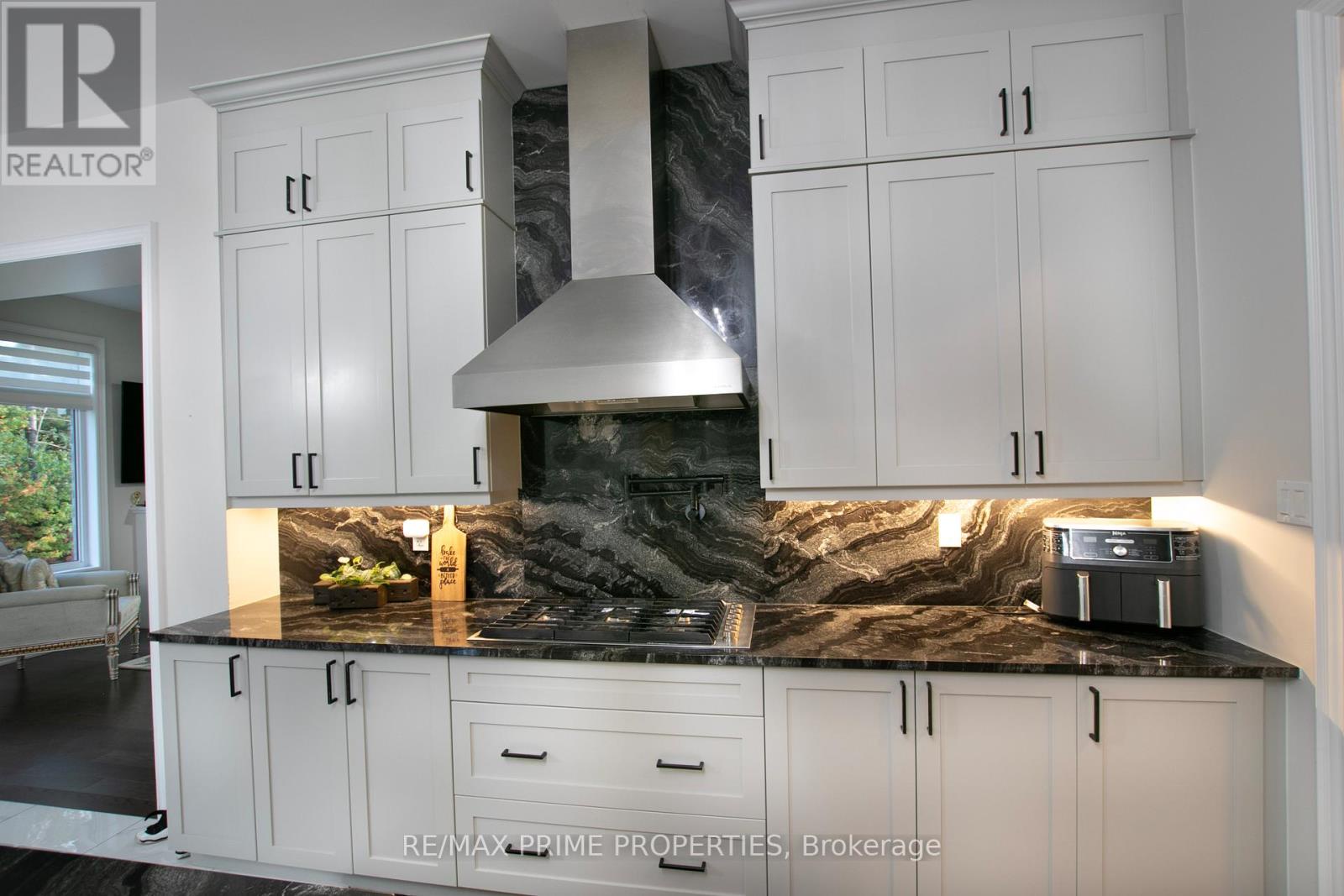 65 Redmond Crescent, Springwater (centre Vespra), Ontario