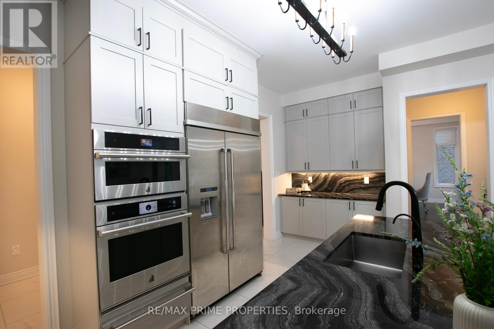 65 Redmond Crescent, Springwater (centre Vespra), Ontario