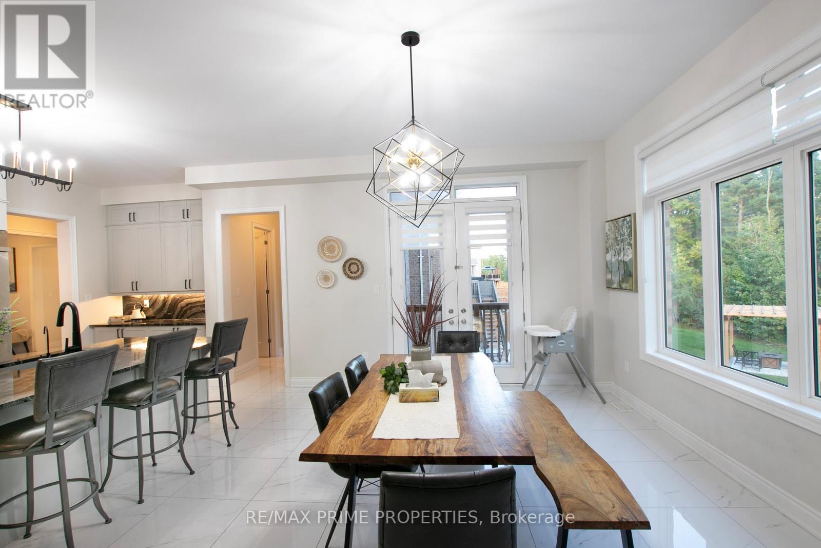 65 Redmond Crescent, Springwater (centre Vespra), Ontario