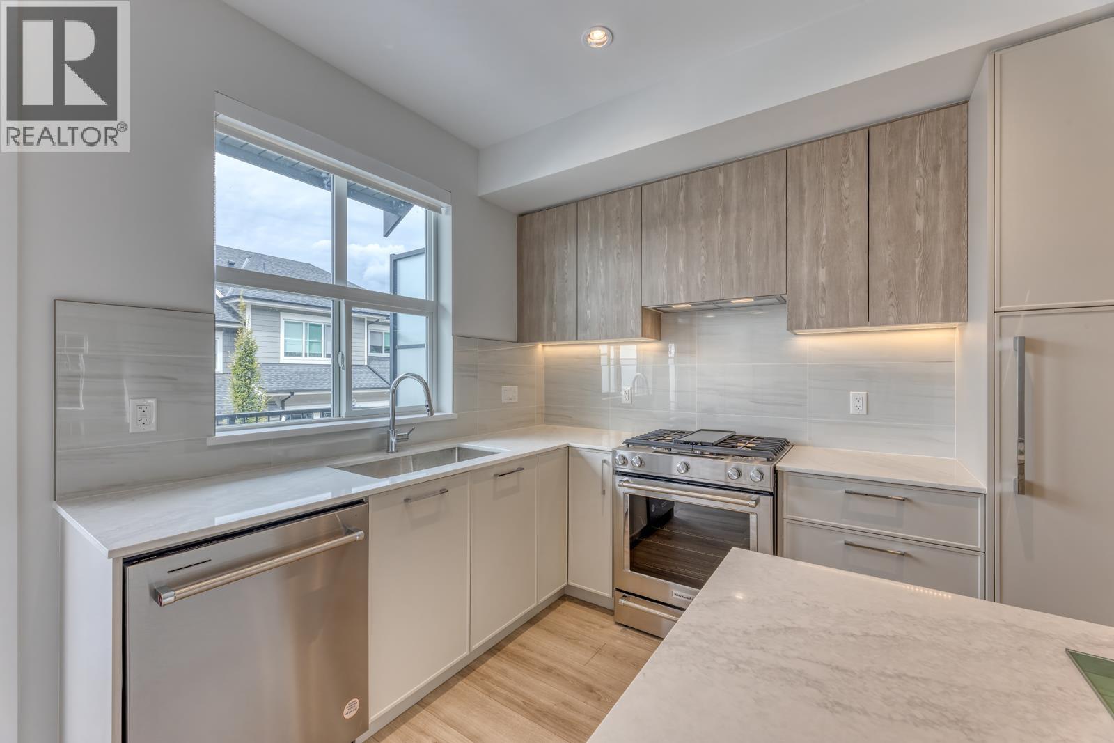 120 3421 Queenston Avenue, Coquitlam, British Columbia