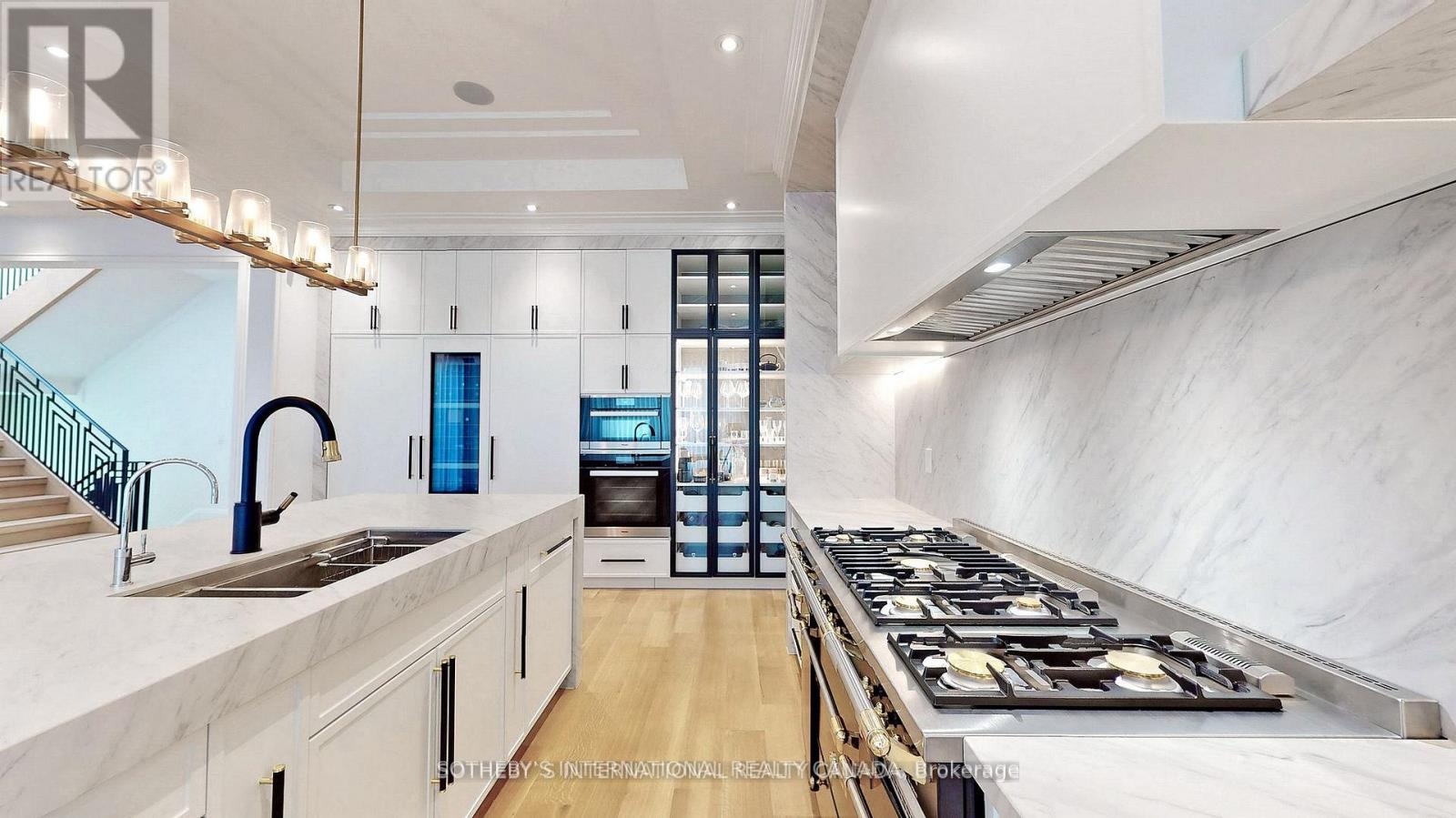 101 Dunloe Road, Toronto (forest Hill South), Ontario