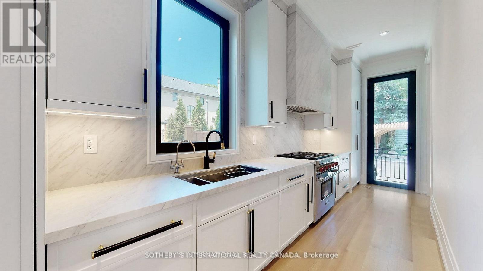 101 Dunloe Road, Toronto (forest Hill South), Ontario