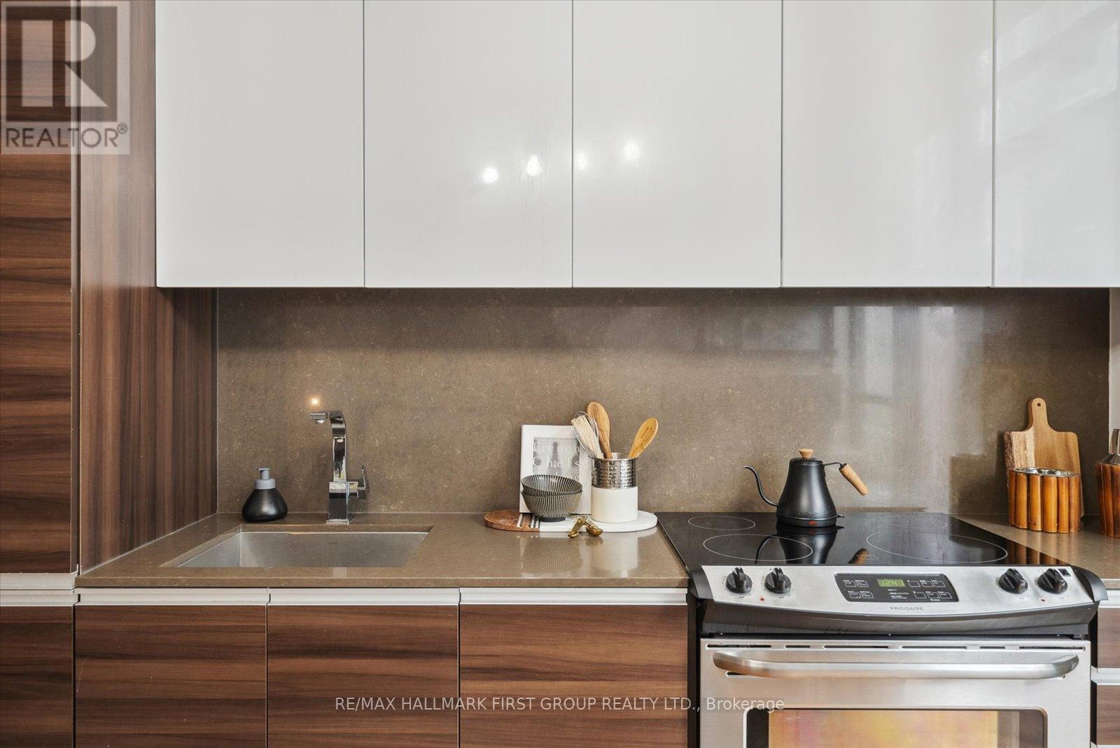 602 - 8 Gladstone Avenue, Toronto (little Portugal), Ontario