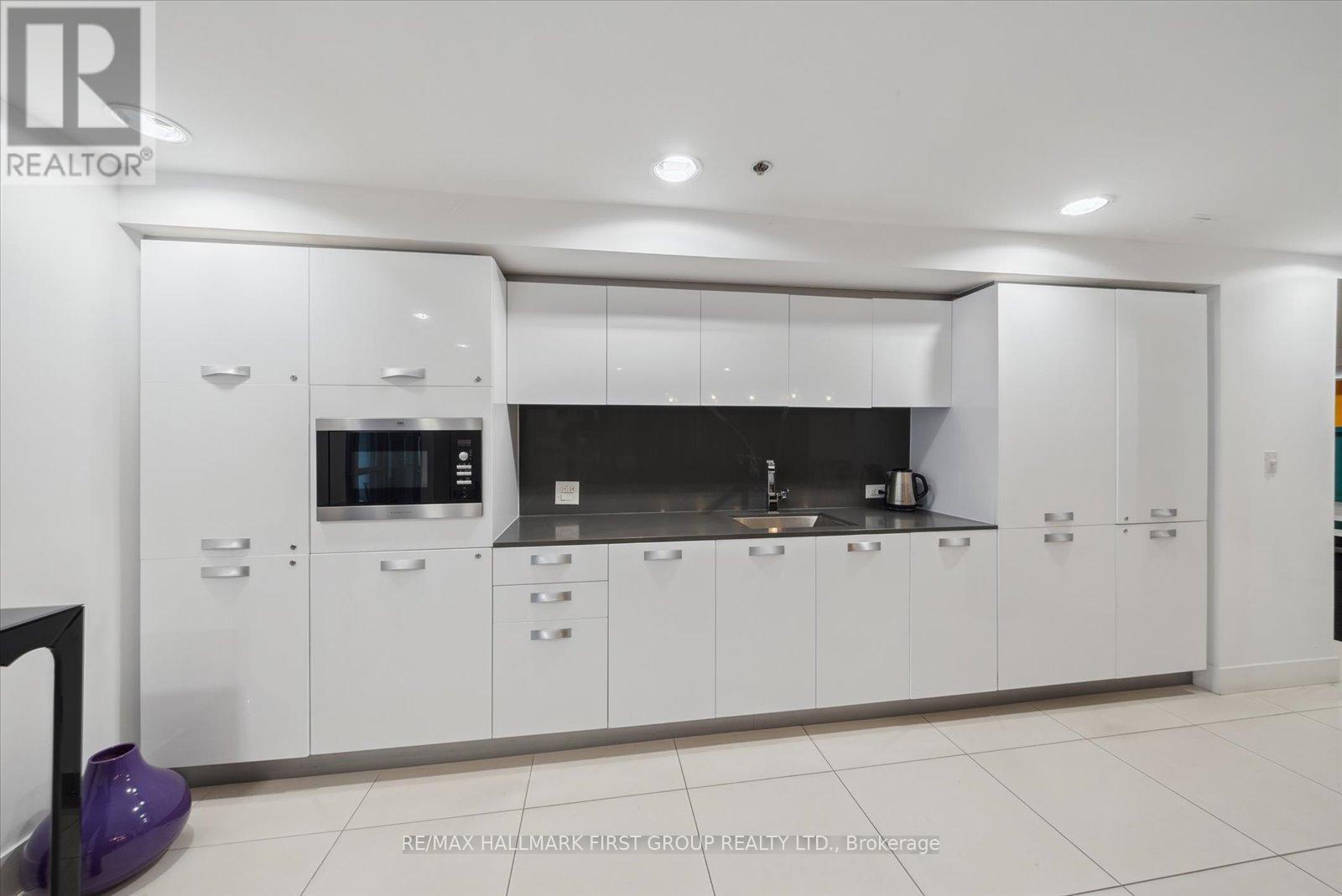 602 - 8 Gladstone Avenue, Toronto (little Portugal), Ontario