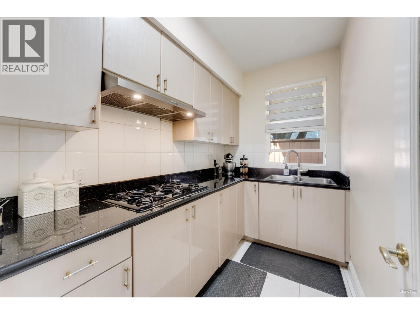 10320 Scotsdale Avenue, Richmond, British Columbia