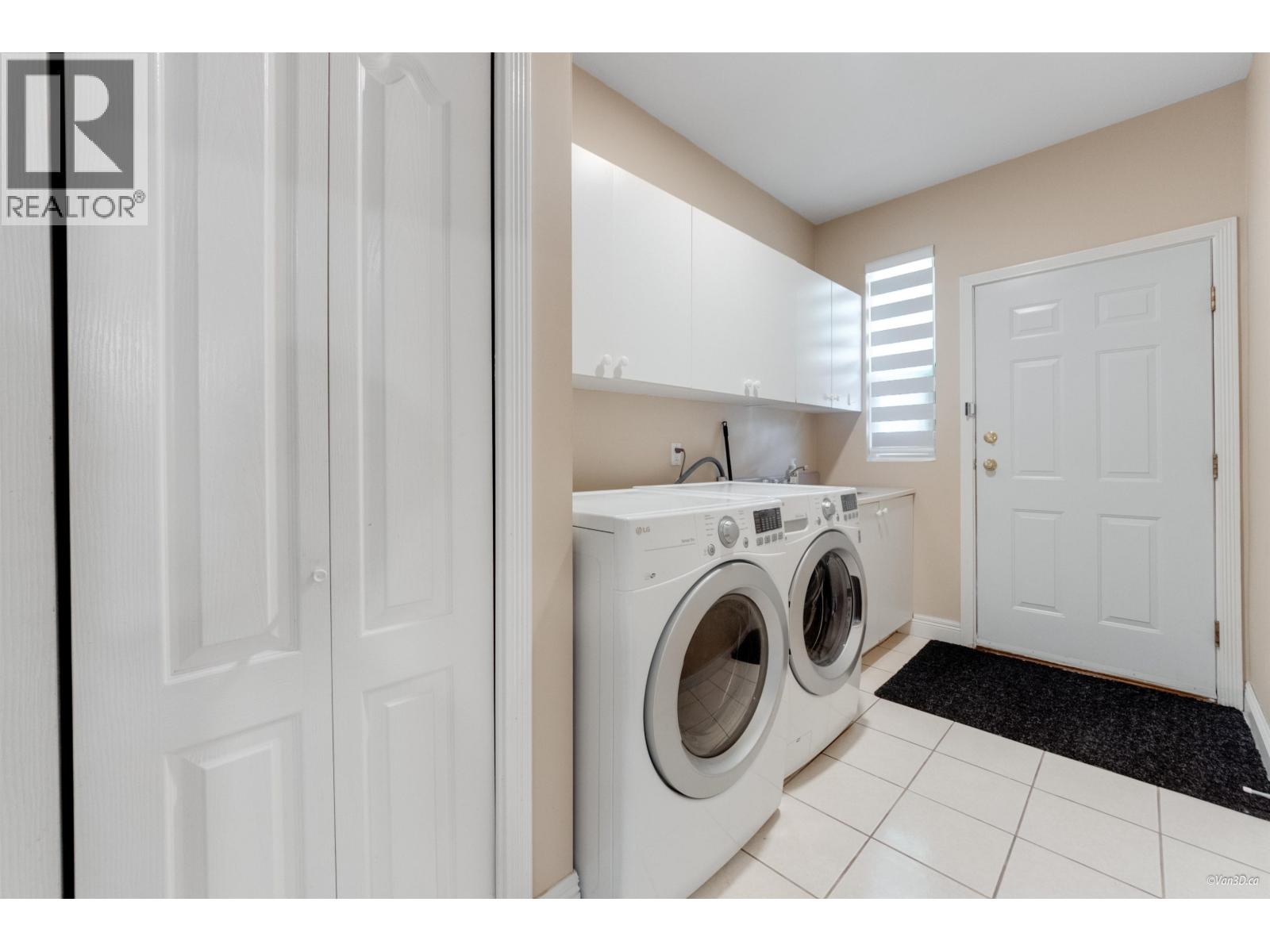 10320 Scotsdale Avenue, Richmond, British Columbia