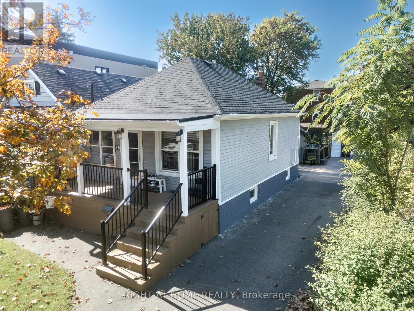 26 Sixteenth Street, Toronto (new Toronto), Ontario