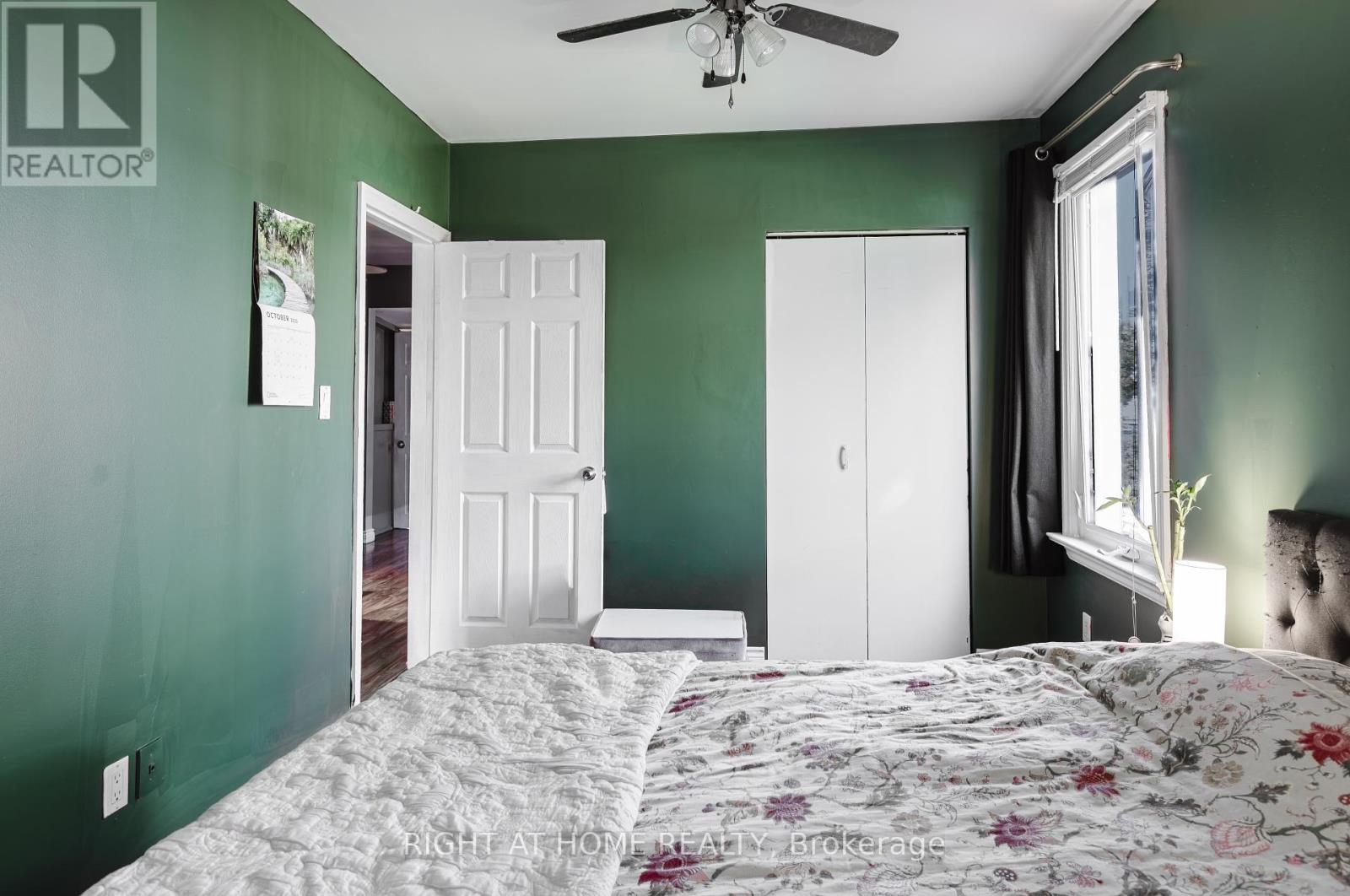 26 Sixteenth Street, Toronto (new Toronto), Ontario