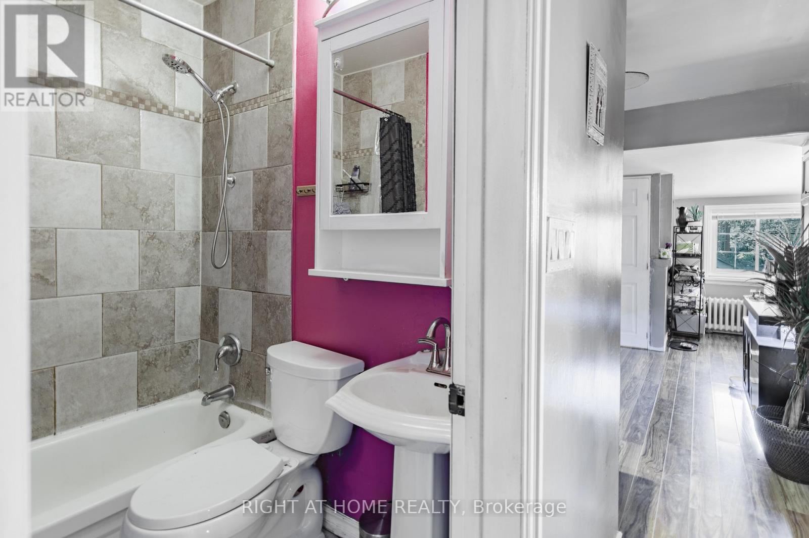 26 Sixteenth Street, Toronto (new Toronto), Ontario