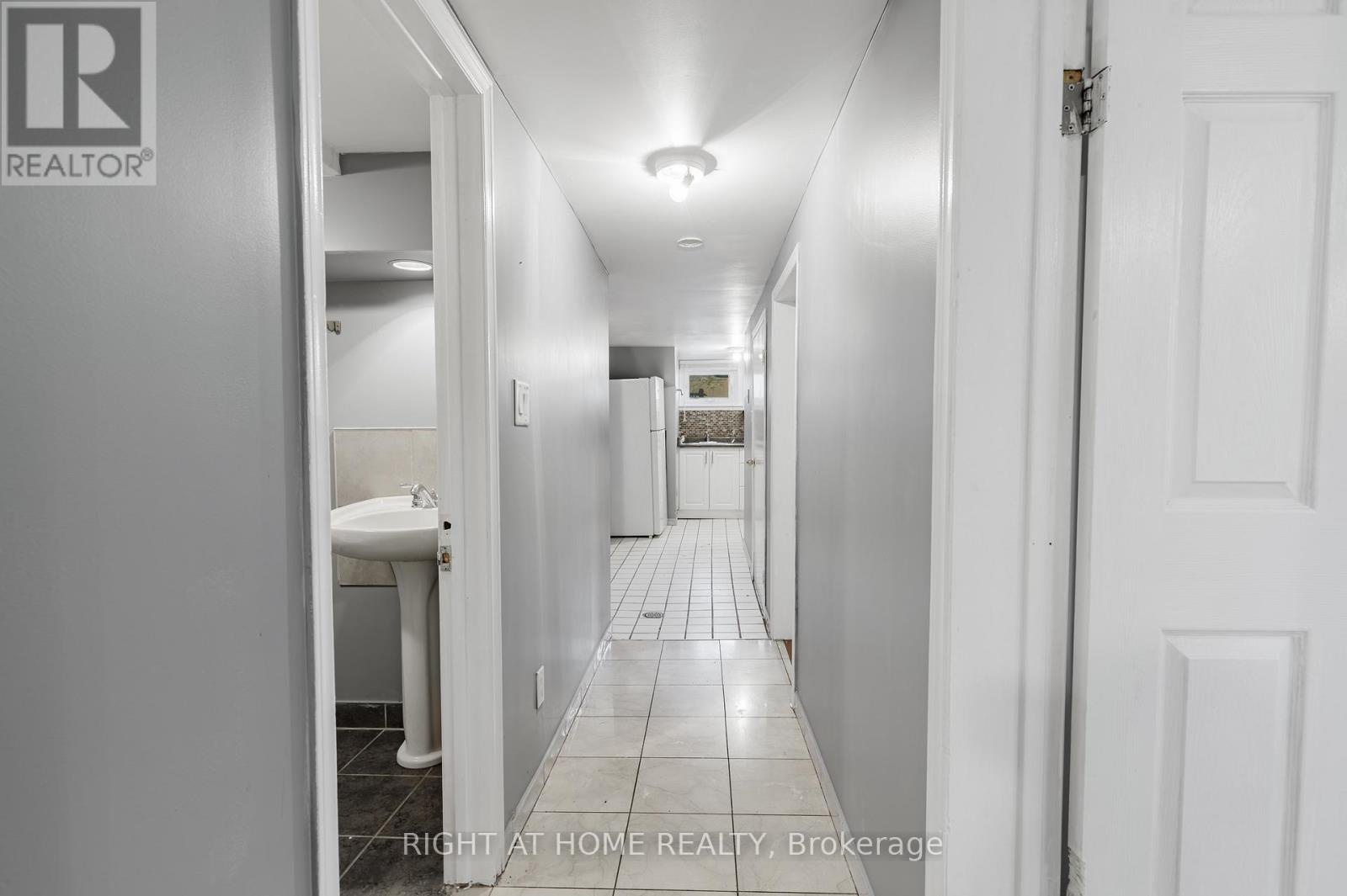 26 Sixteenth Street, Toronto (new Toronto), Ontario