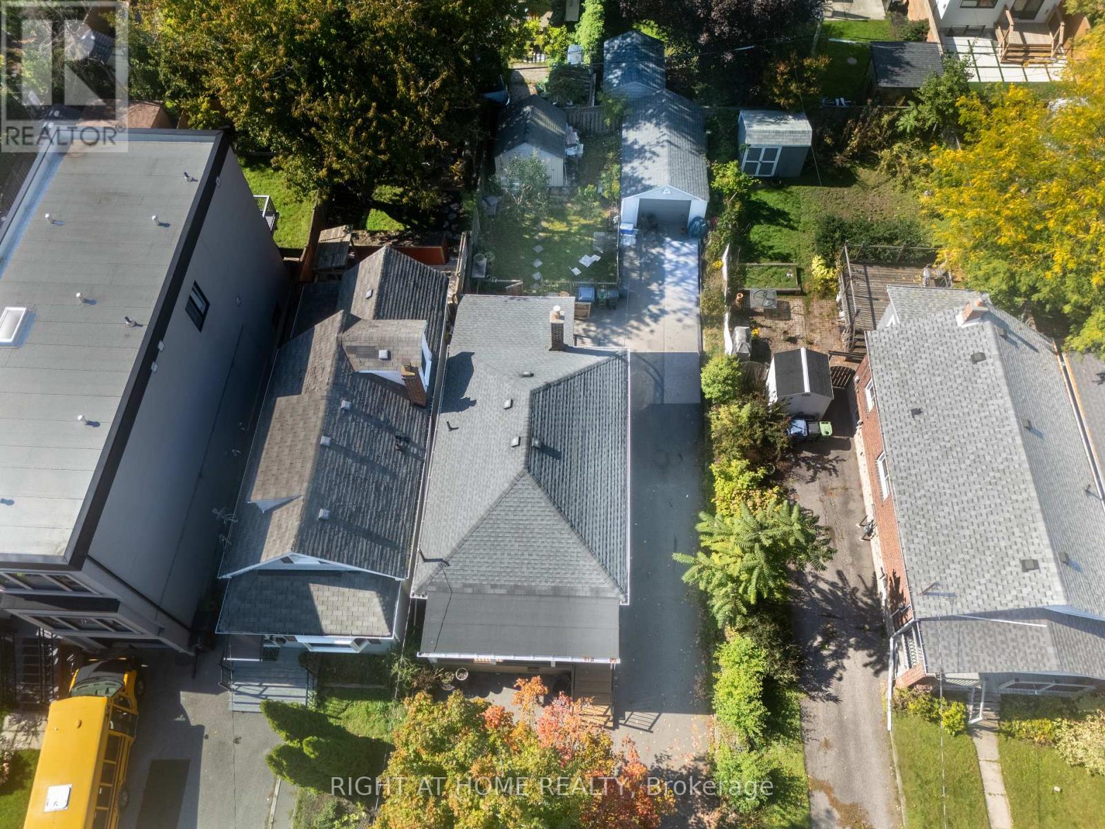 26 Sixteenth Street, Toronto (new Toronto), Ontario