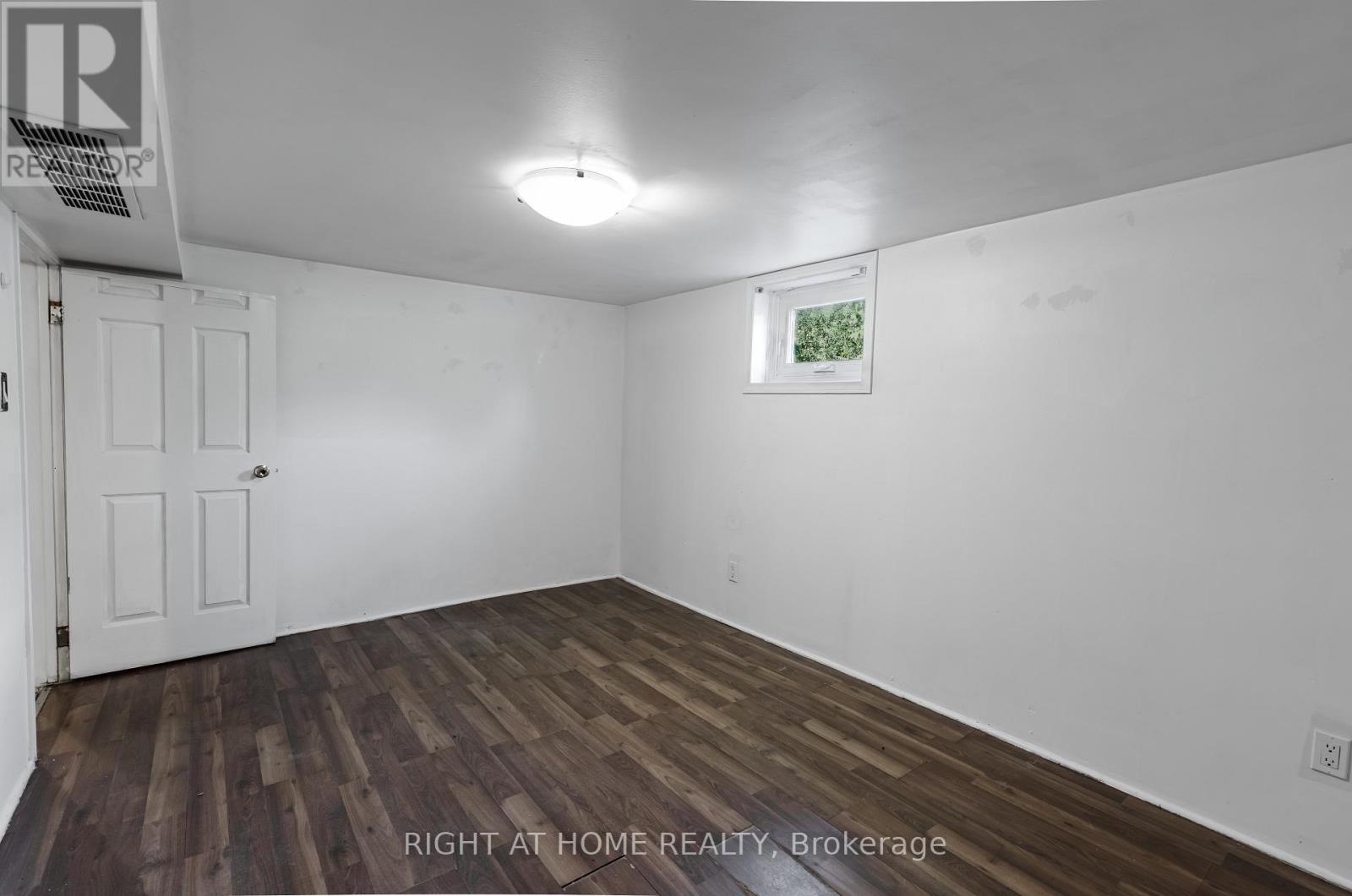 26 Sixteenth Street, Toronto (new Toronto), Ontario